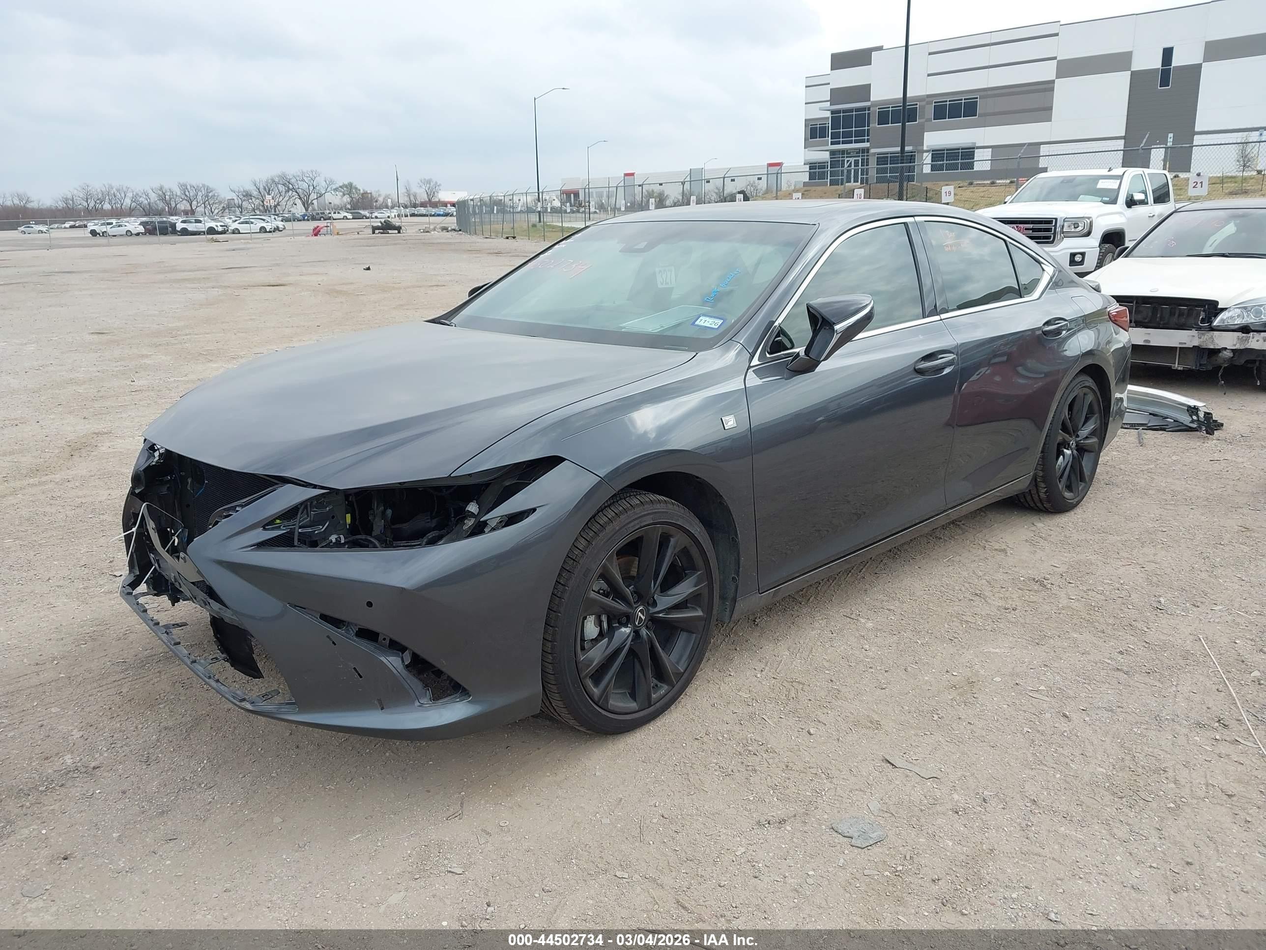 LEXUS ES image 2