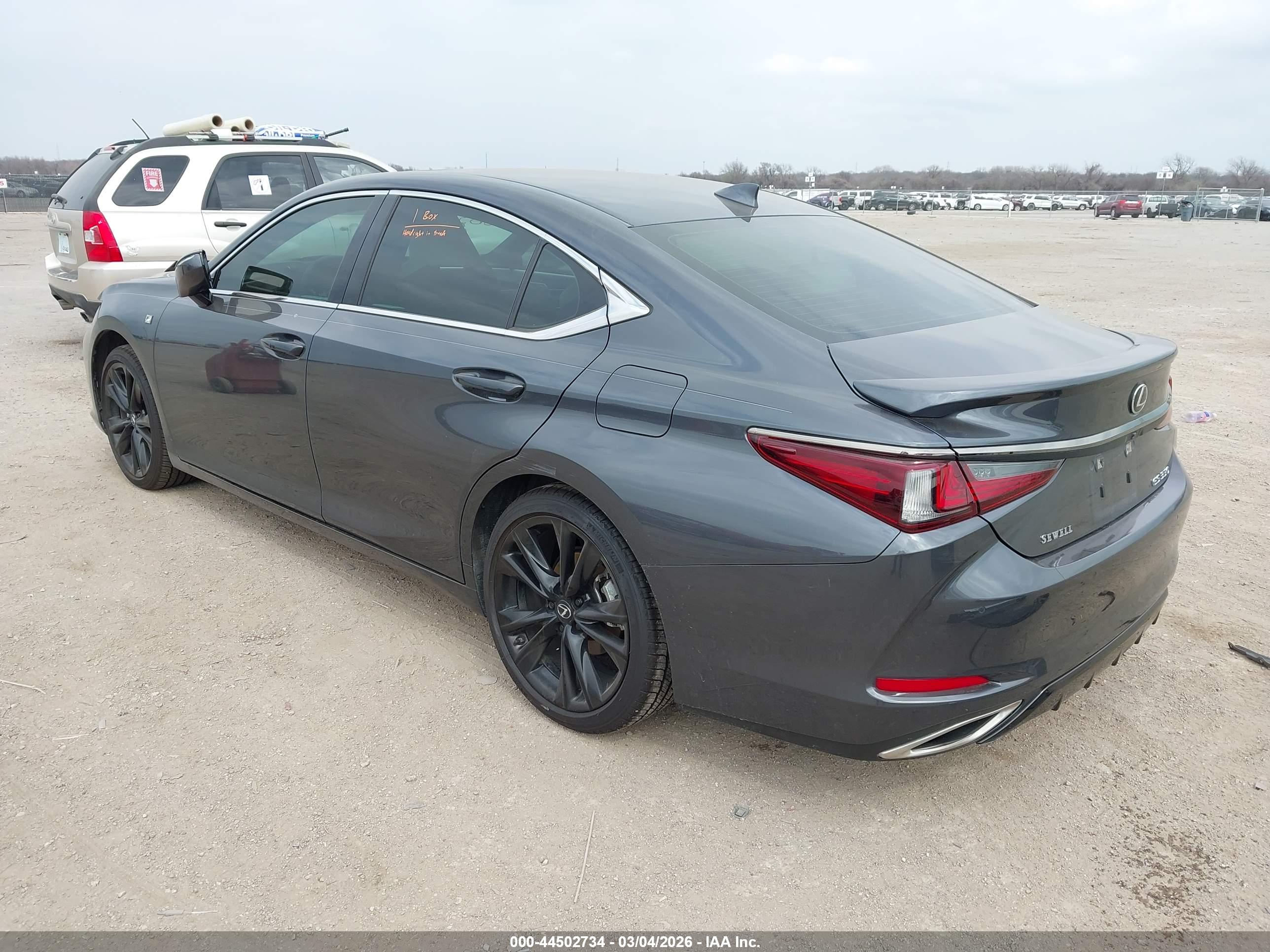LEXUS ES image 3