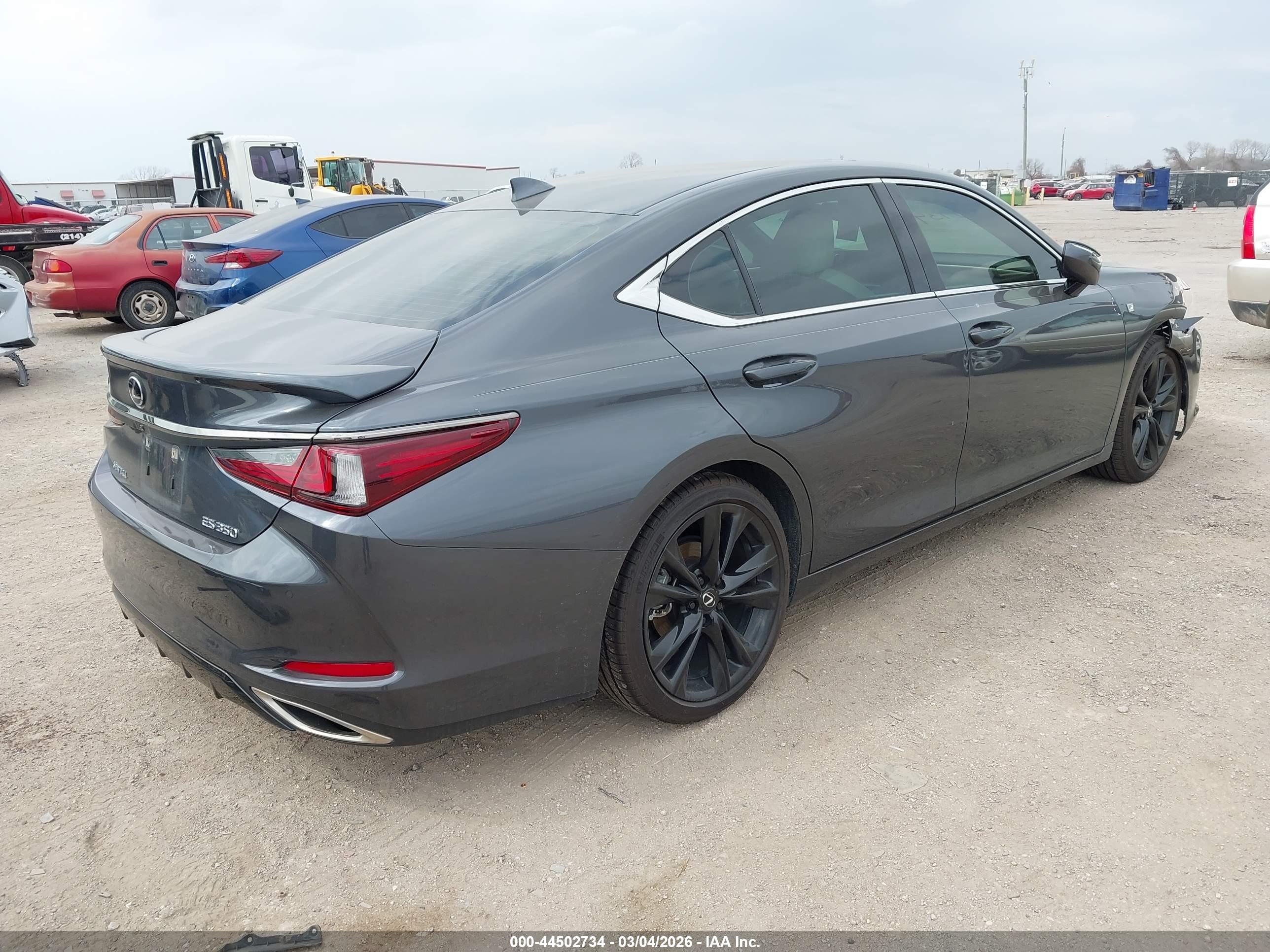 LEXUS ES image 4