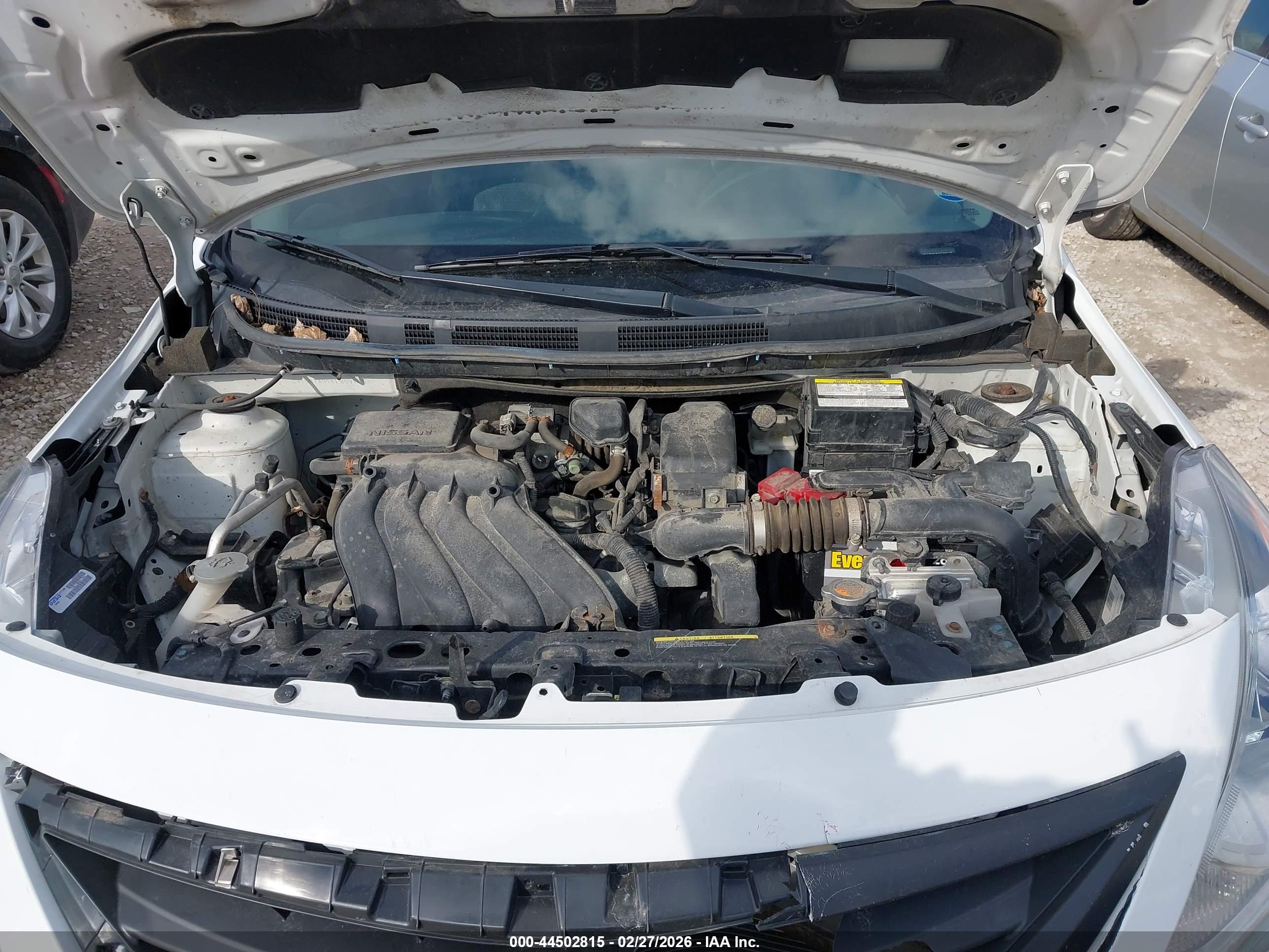 NISSAN VERSA image 10