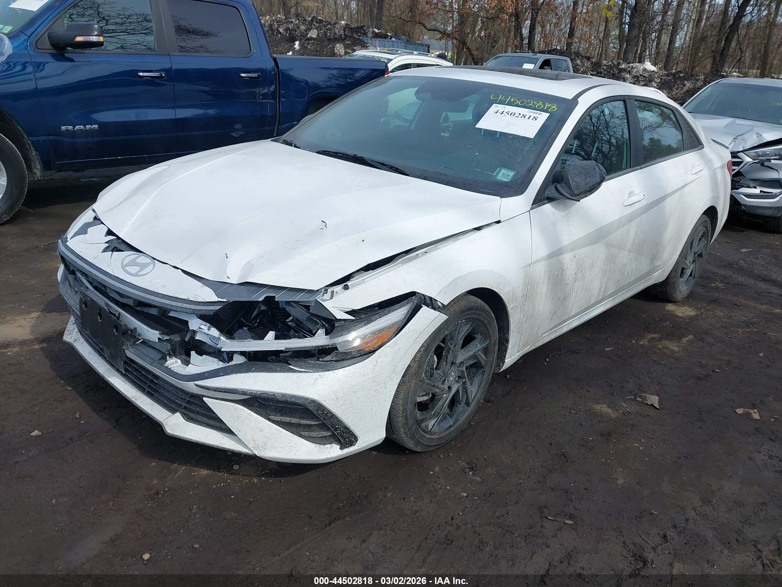 HYUNDAI ELANTRA image 2