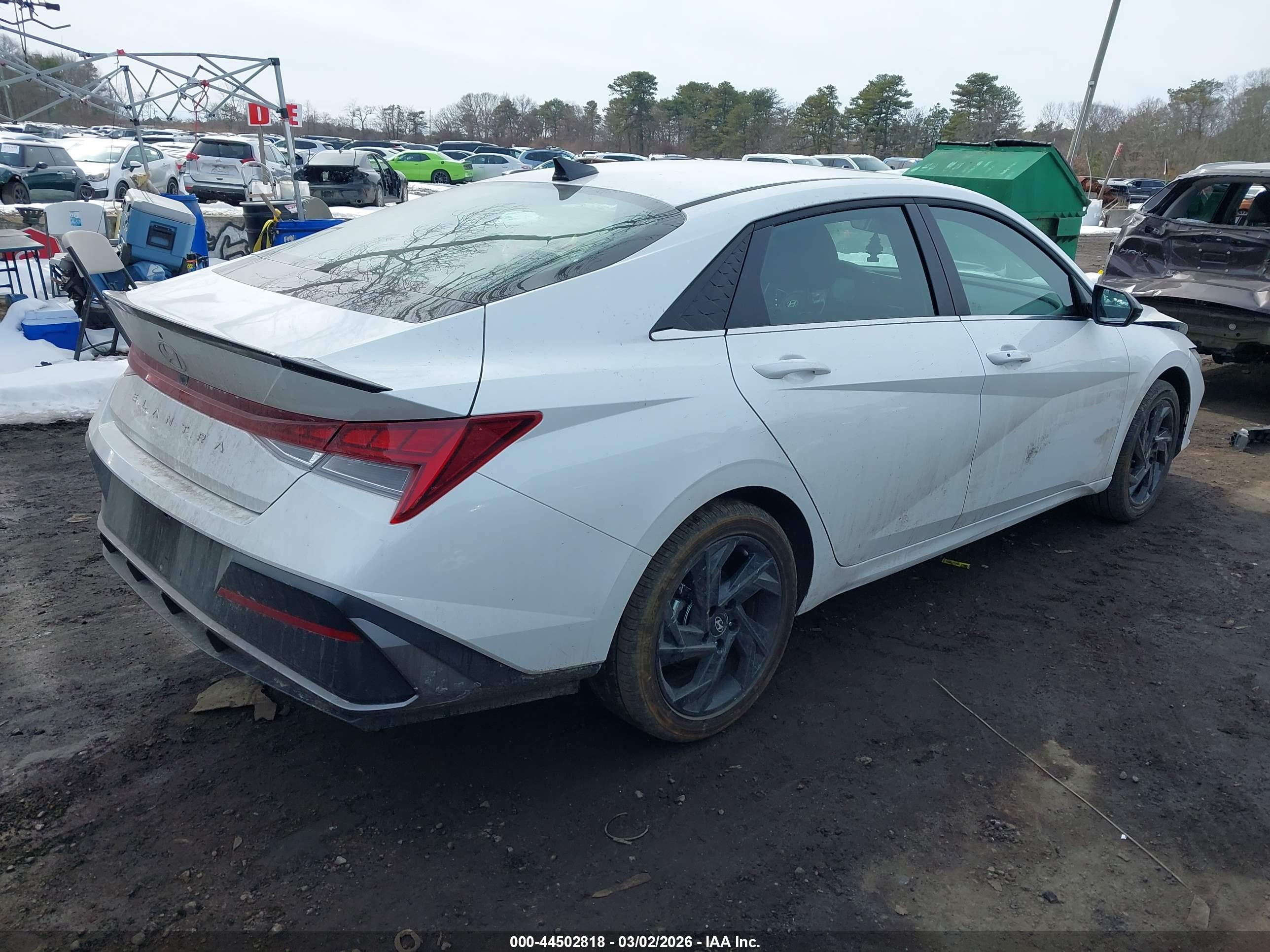 HYUNDAI ELANTRA image 4