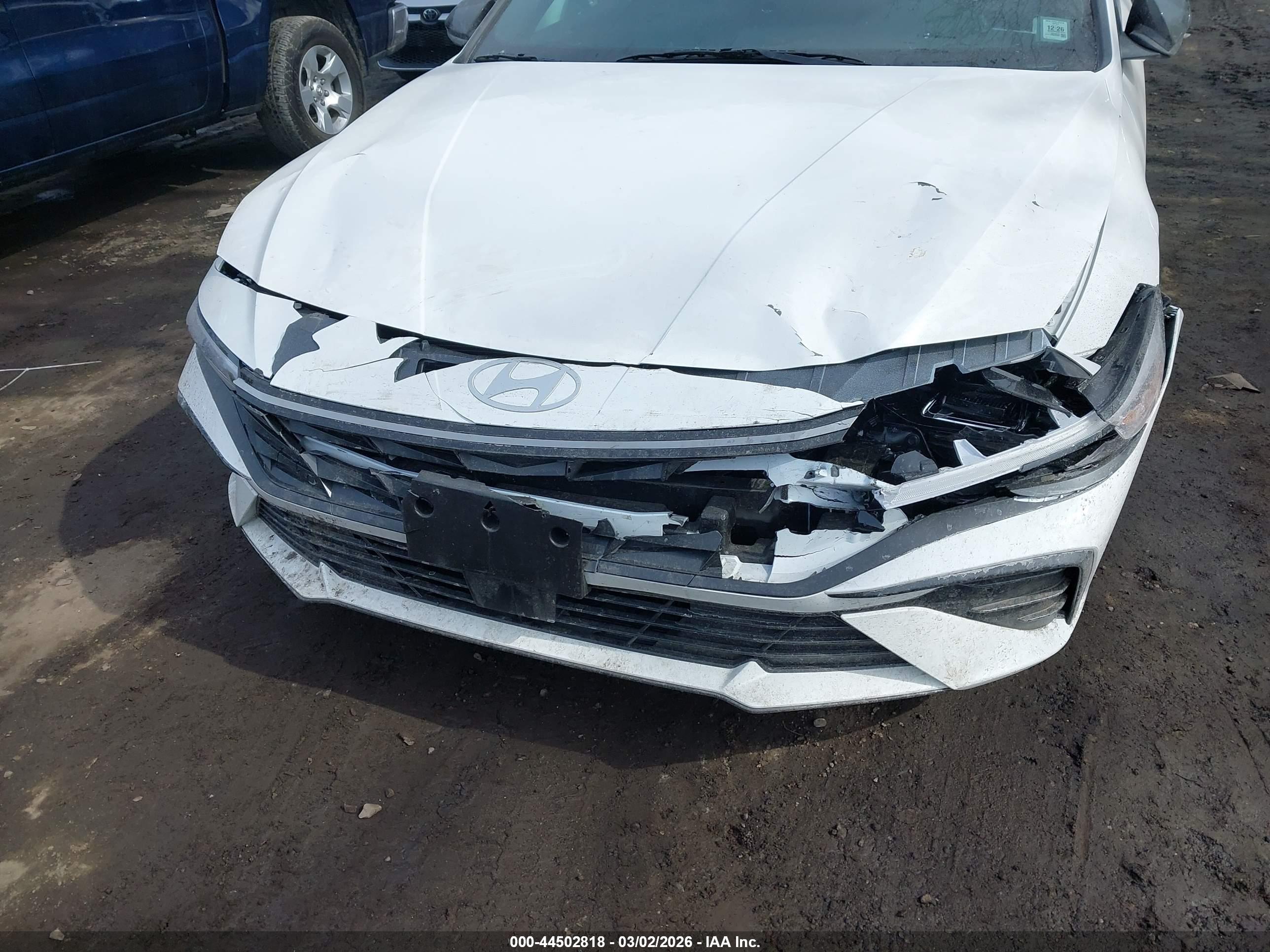HYUNDAI ELANTRA image 6