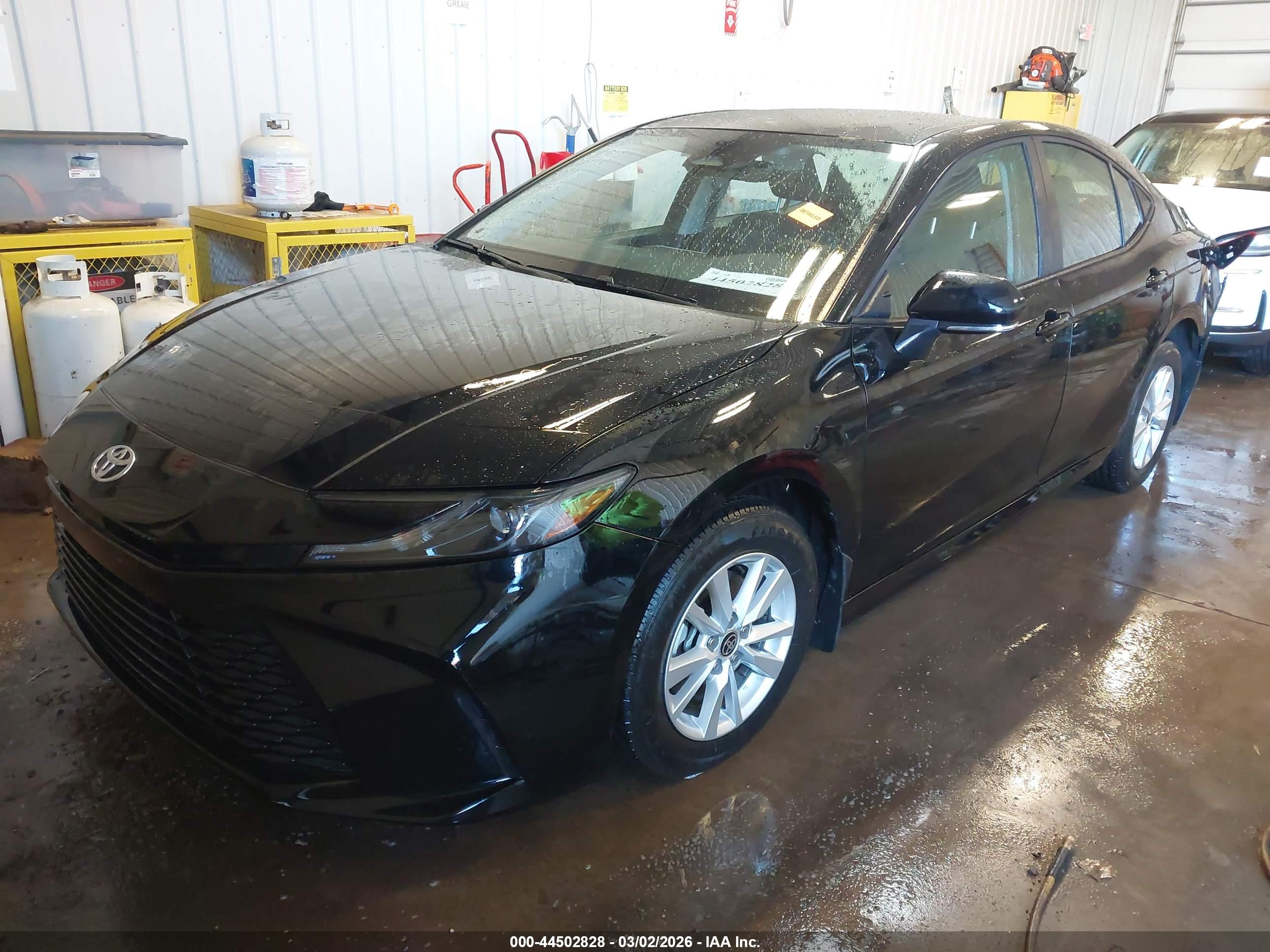 TOYOTA CAMRY image 2