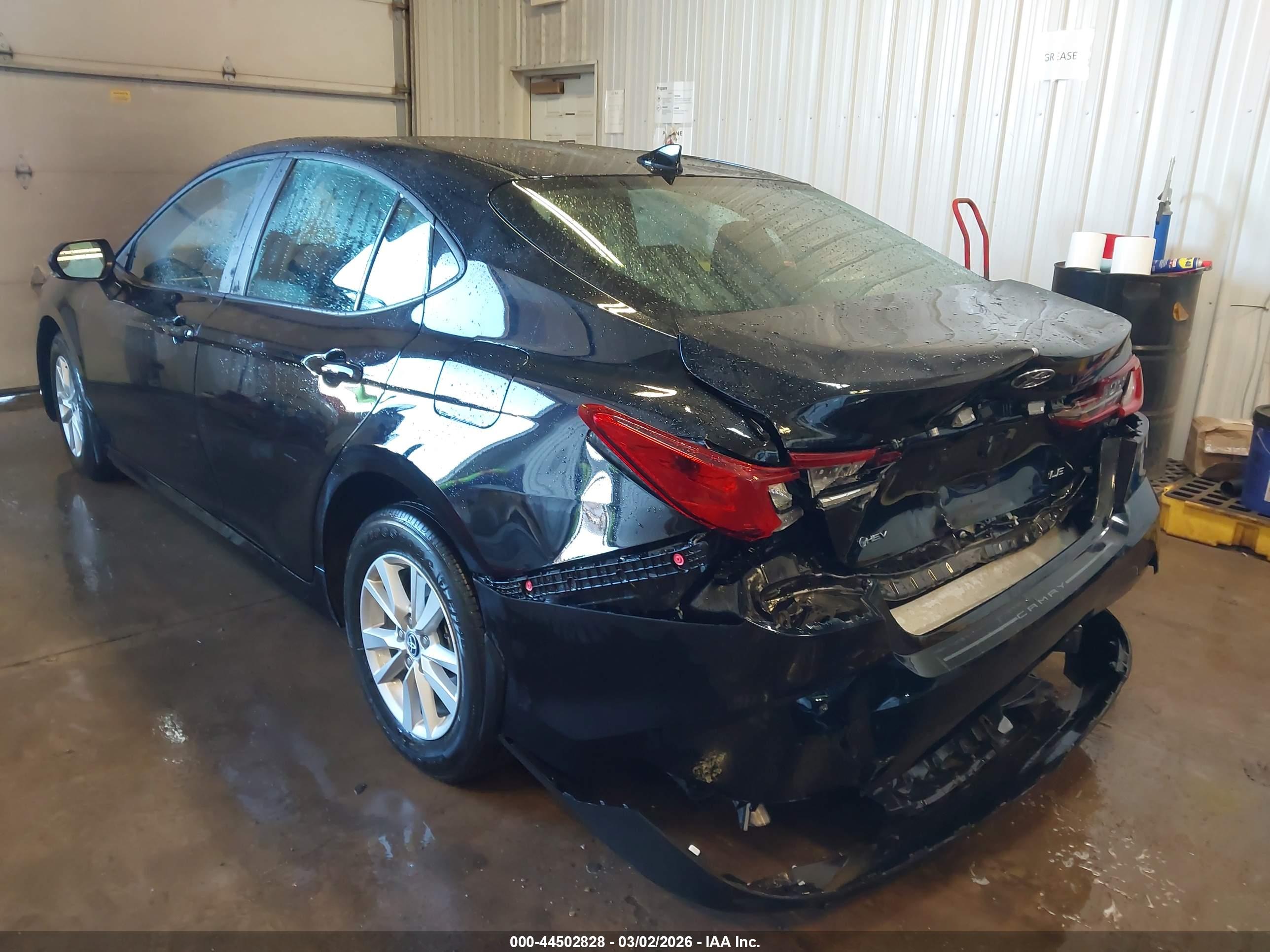 TOYOTA CAMRY image 3