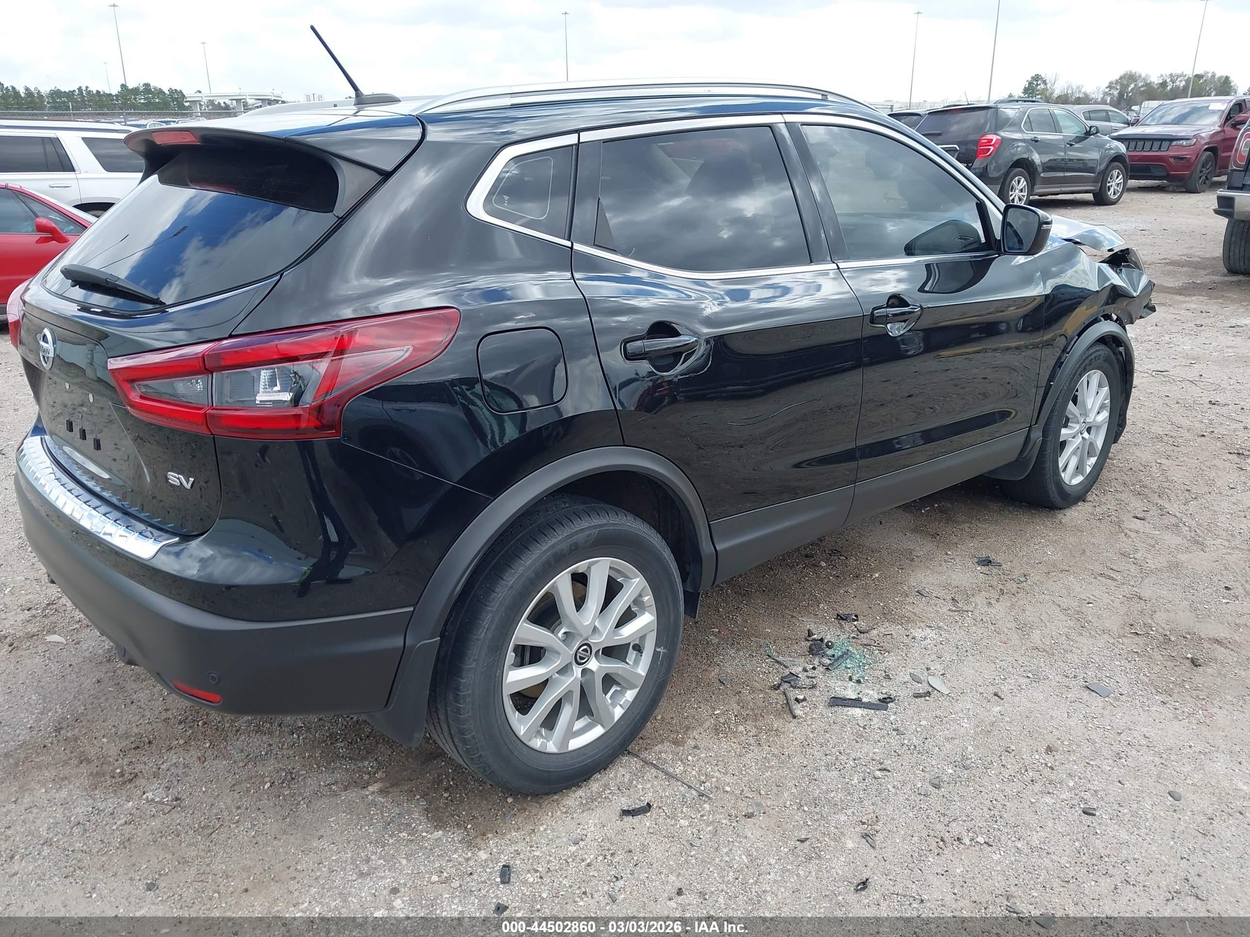 NISSAN ROGUE image 4