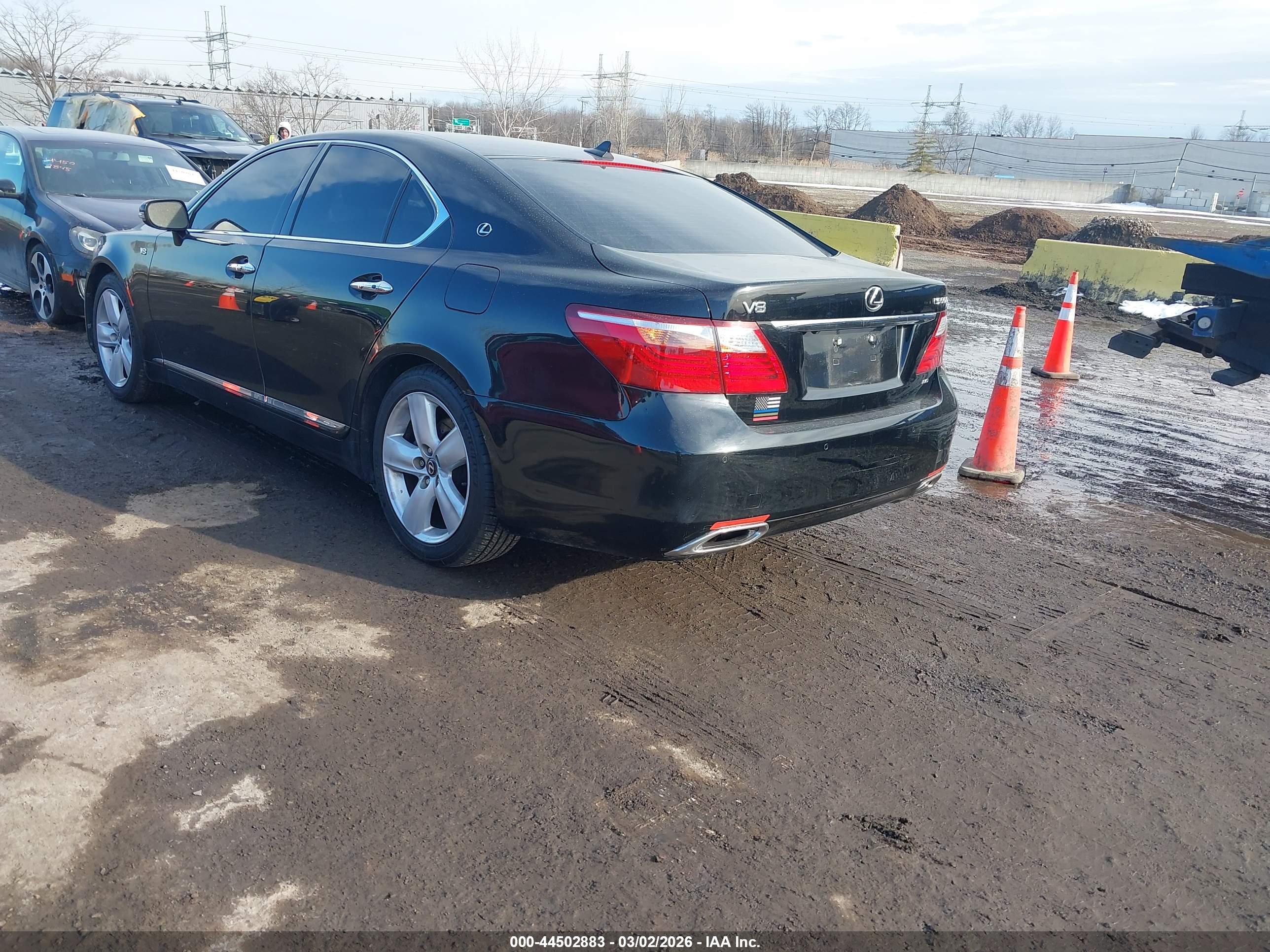 LEXUS LS image 3