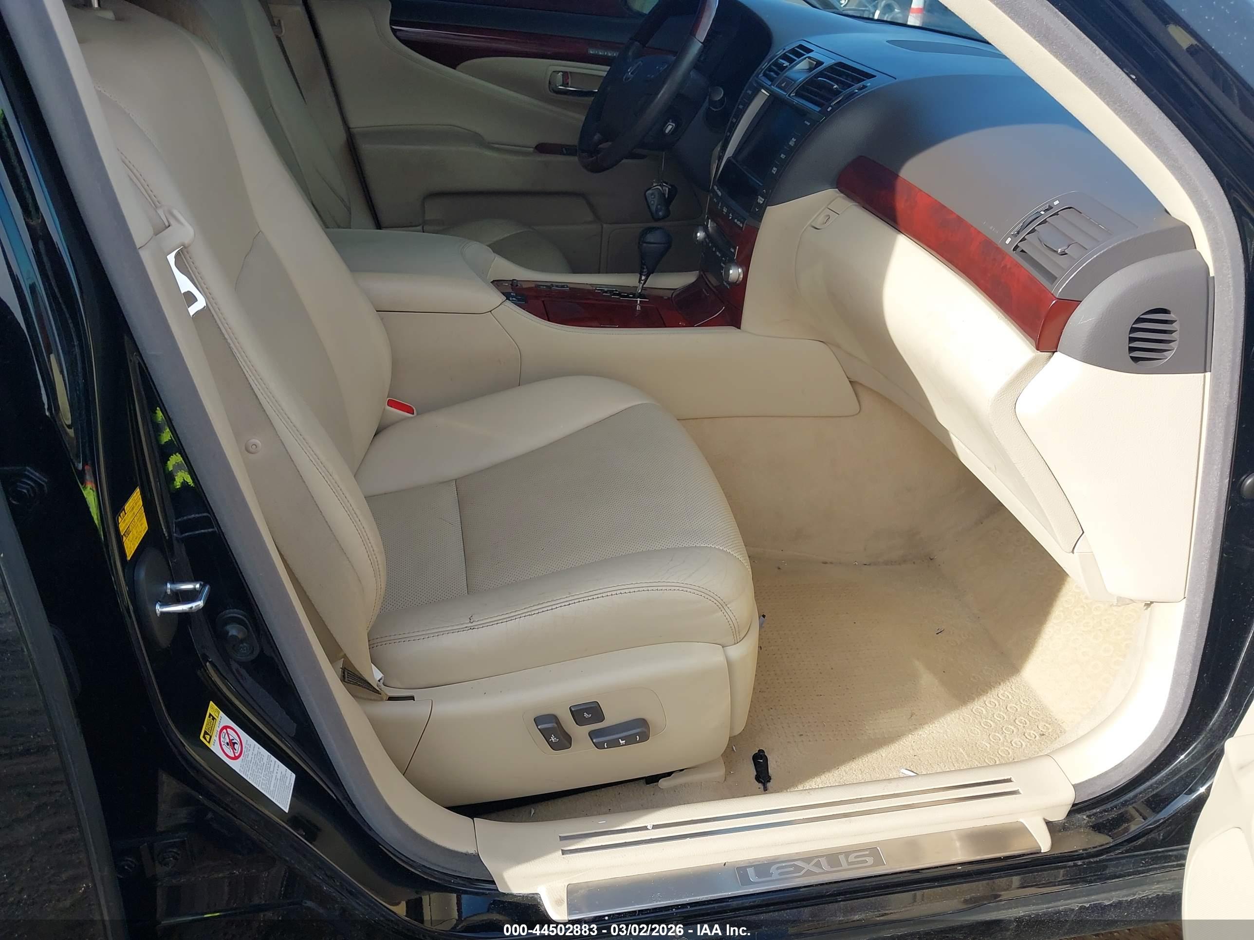 LEXUS LS image 5