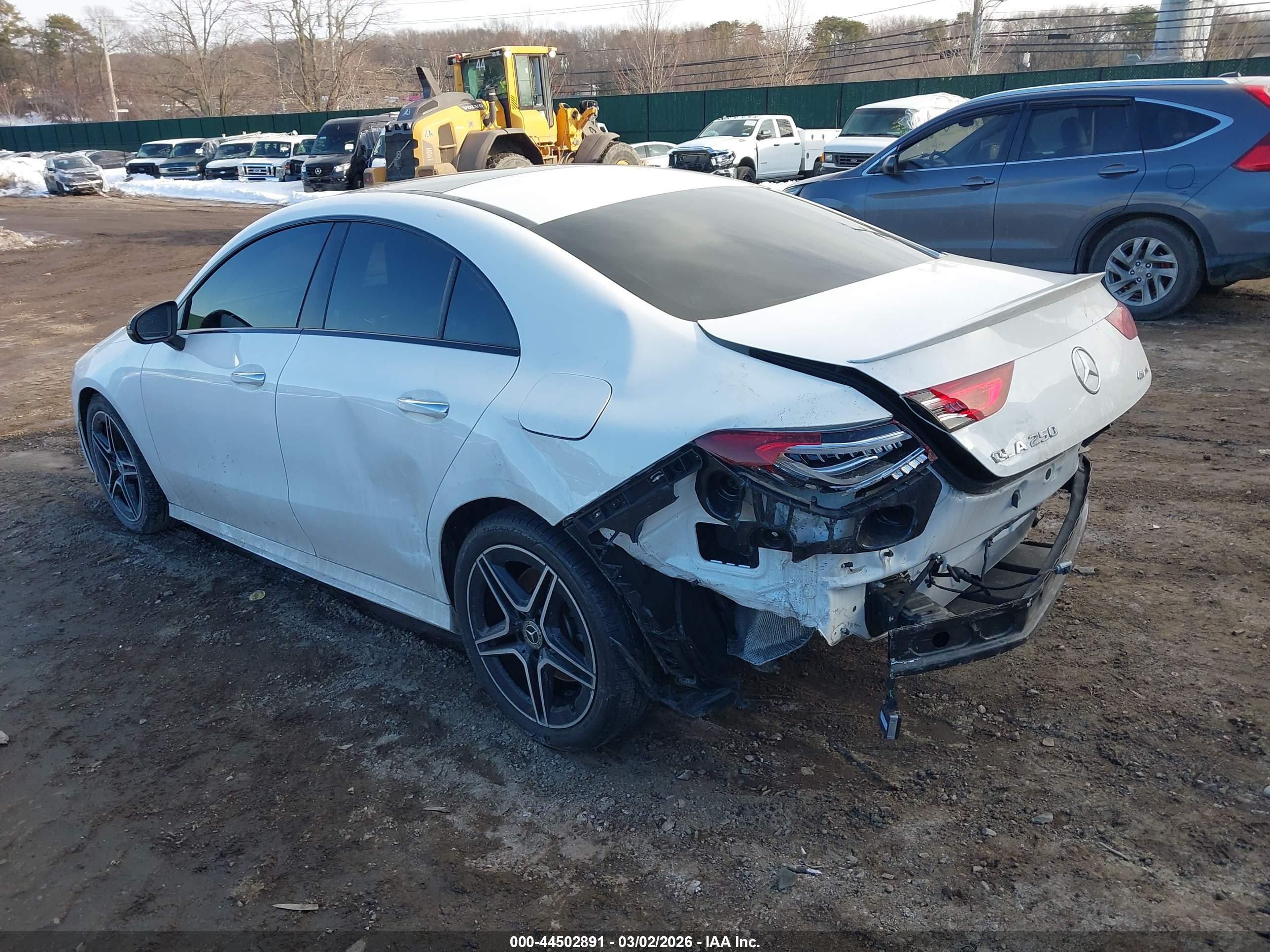 MERCEDES-BENZ CLA image 3