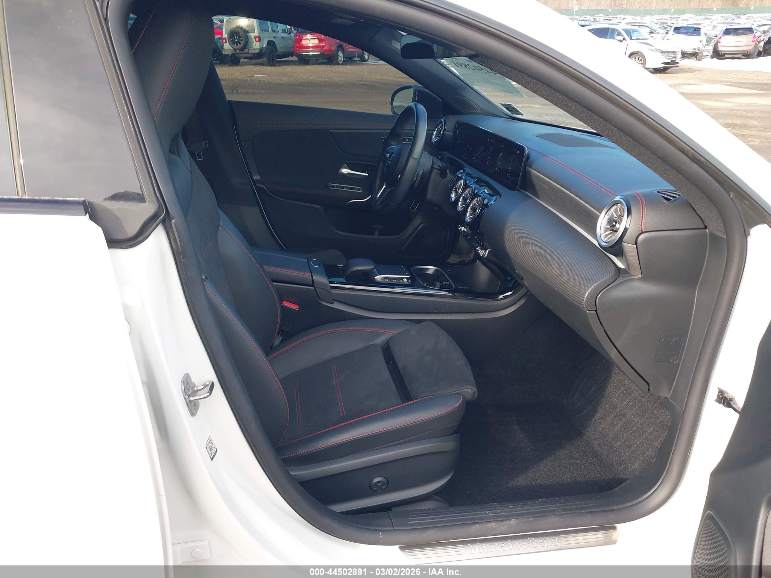MERCEDES-BENZ CLA image 5