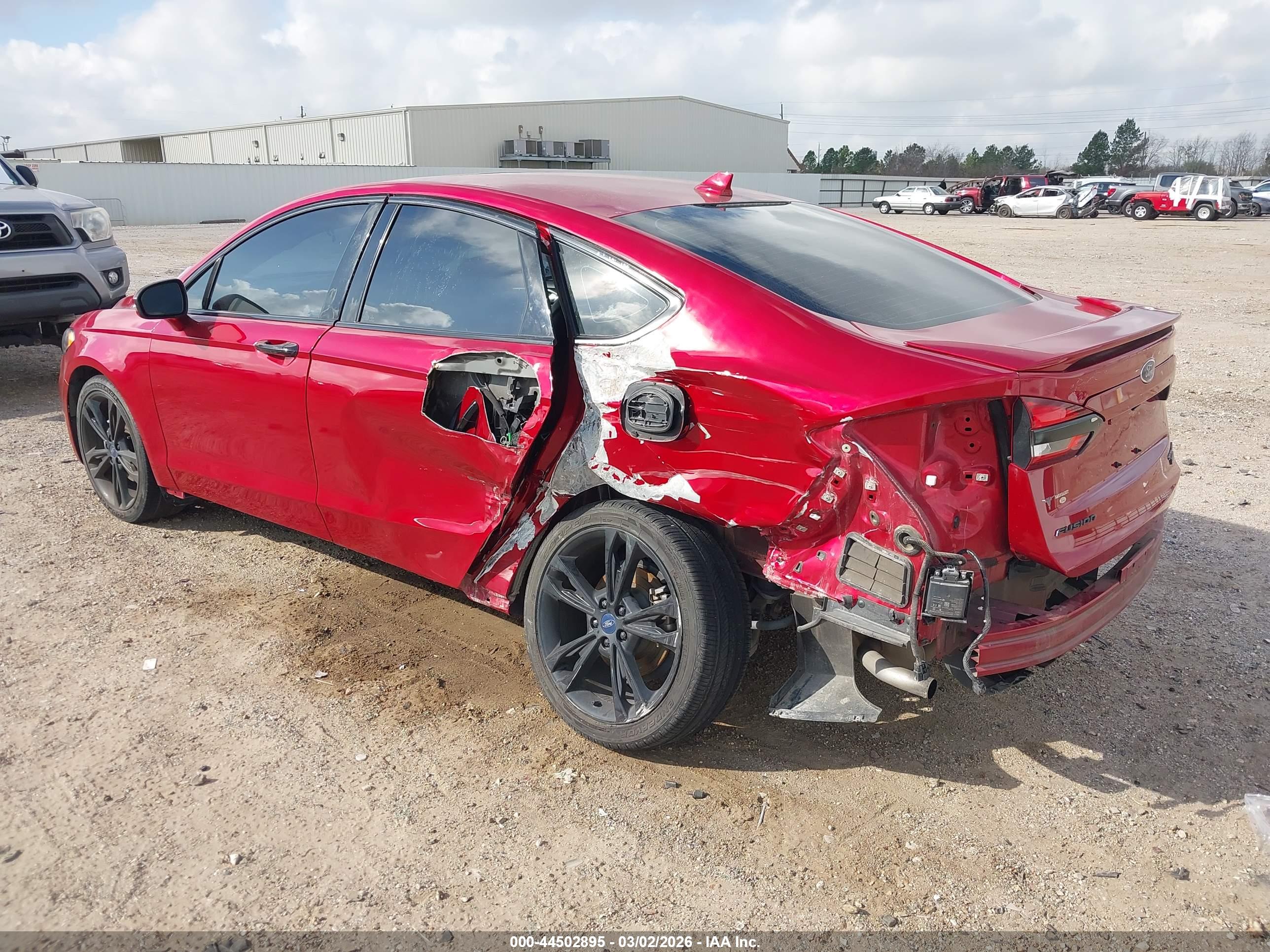 FORD FUSION image 3