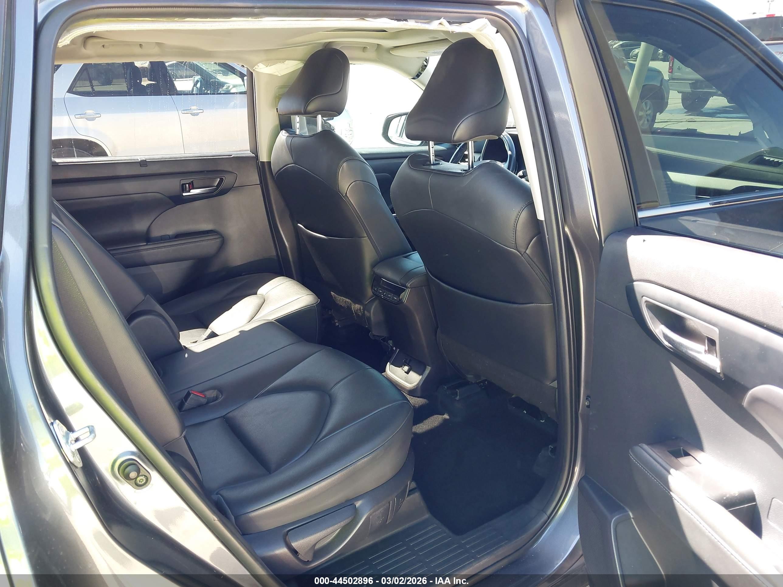 TOYOTA HIGHLANDER image 8
