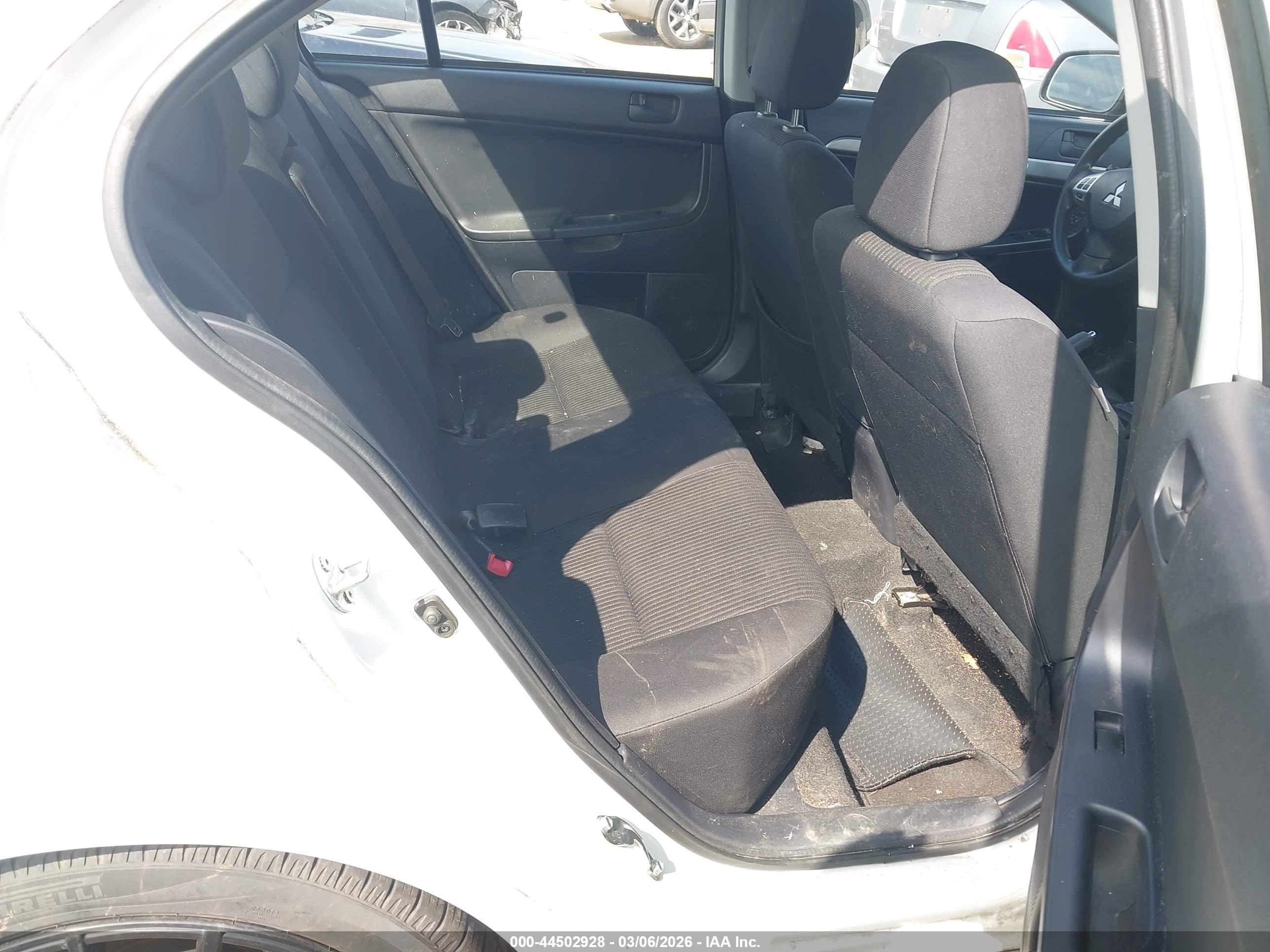 MITSUBISHI LANCER image 8