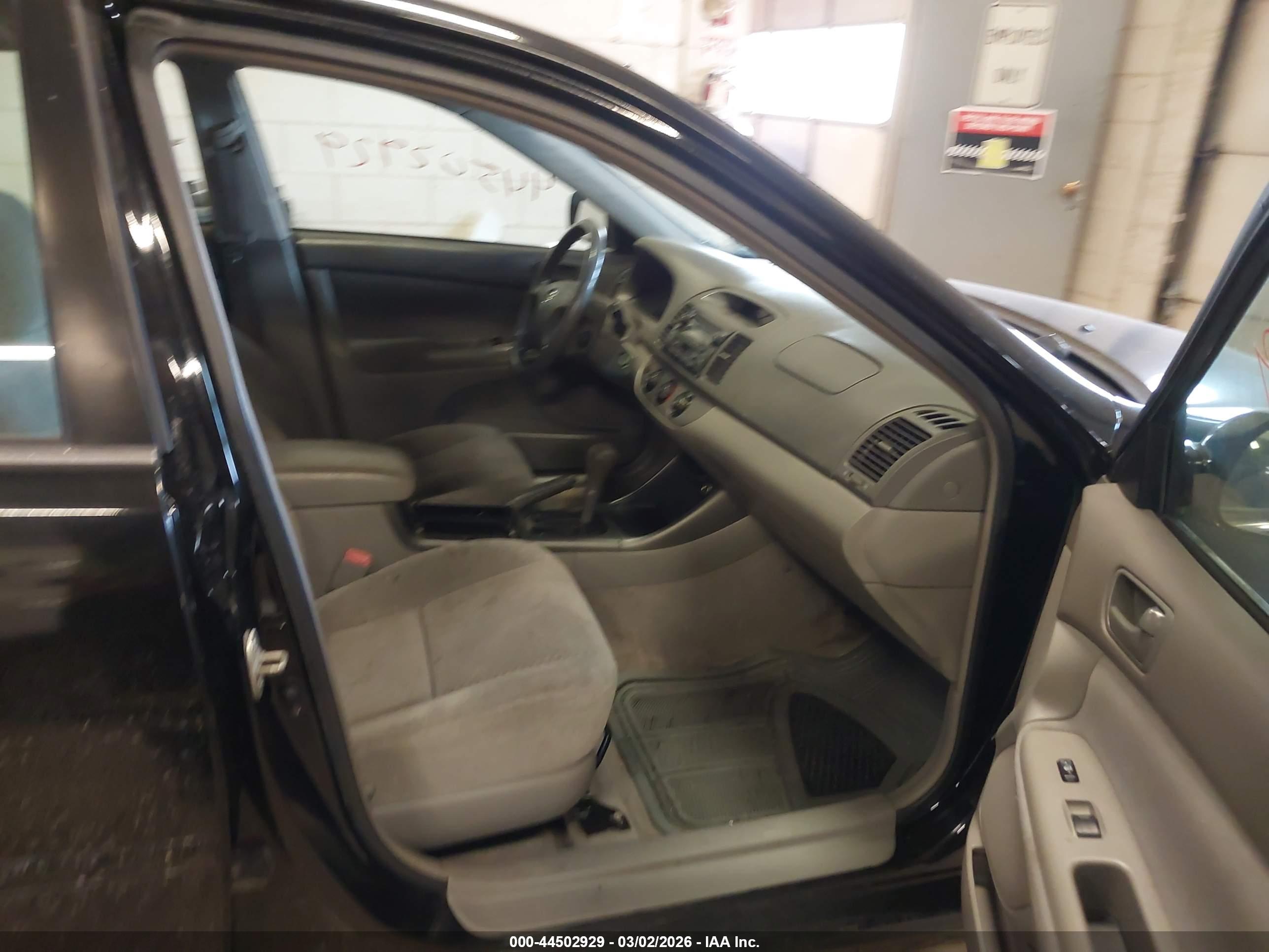 TOYOTA CAMRY image 5