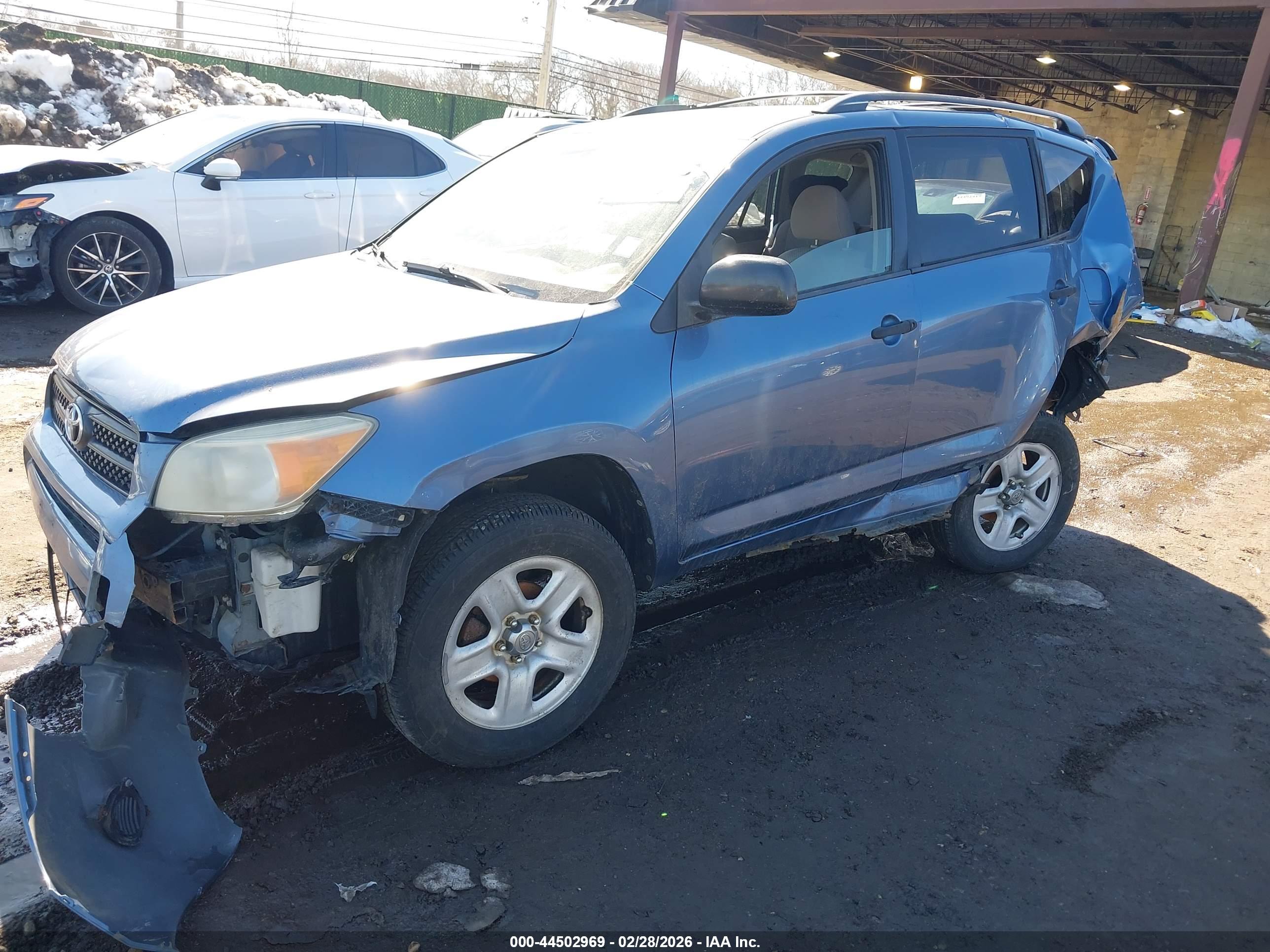 TOYOTA RAV4 image 2