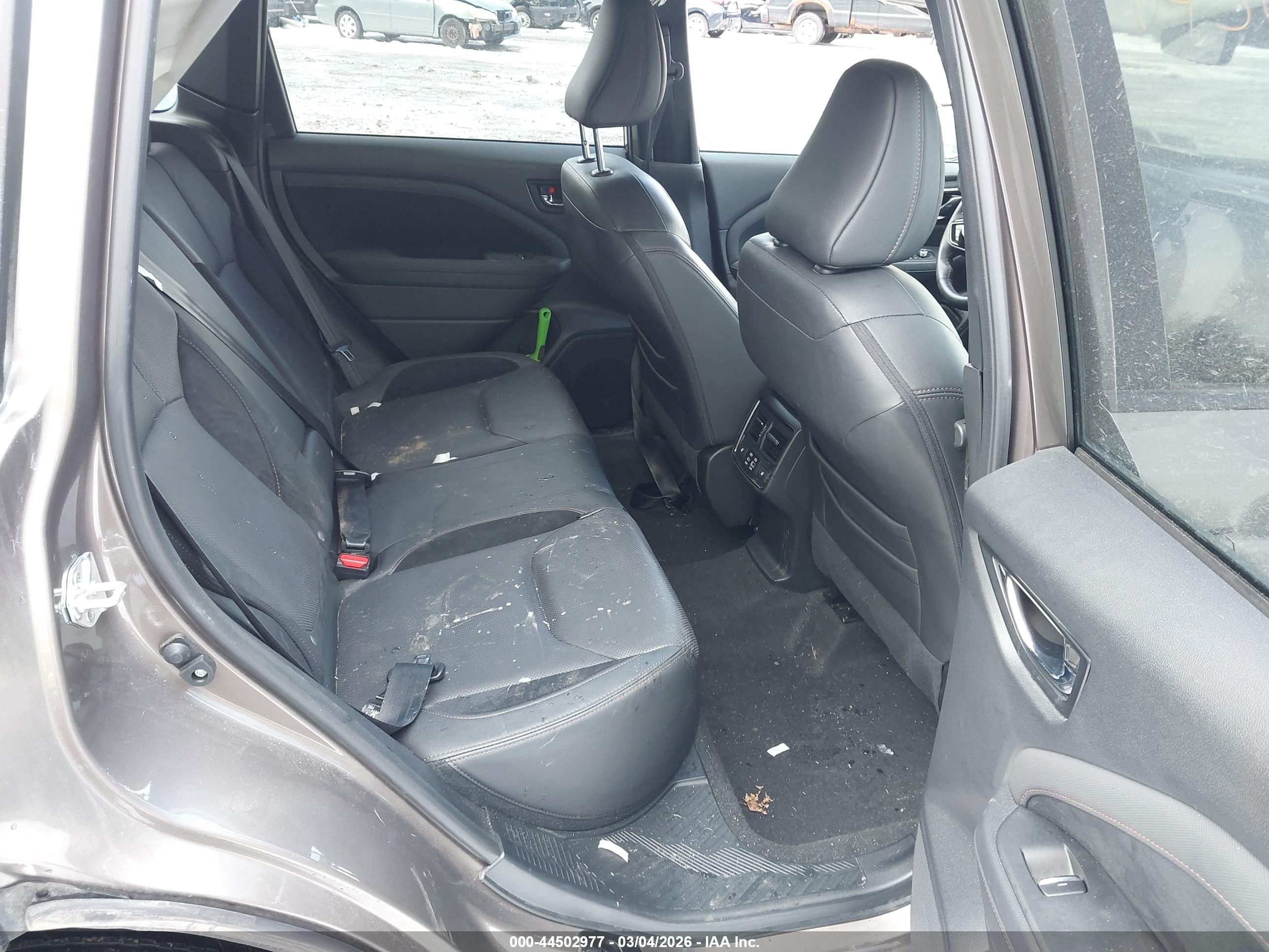SUBARU FORESTER image 8