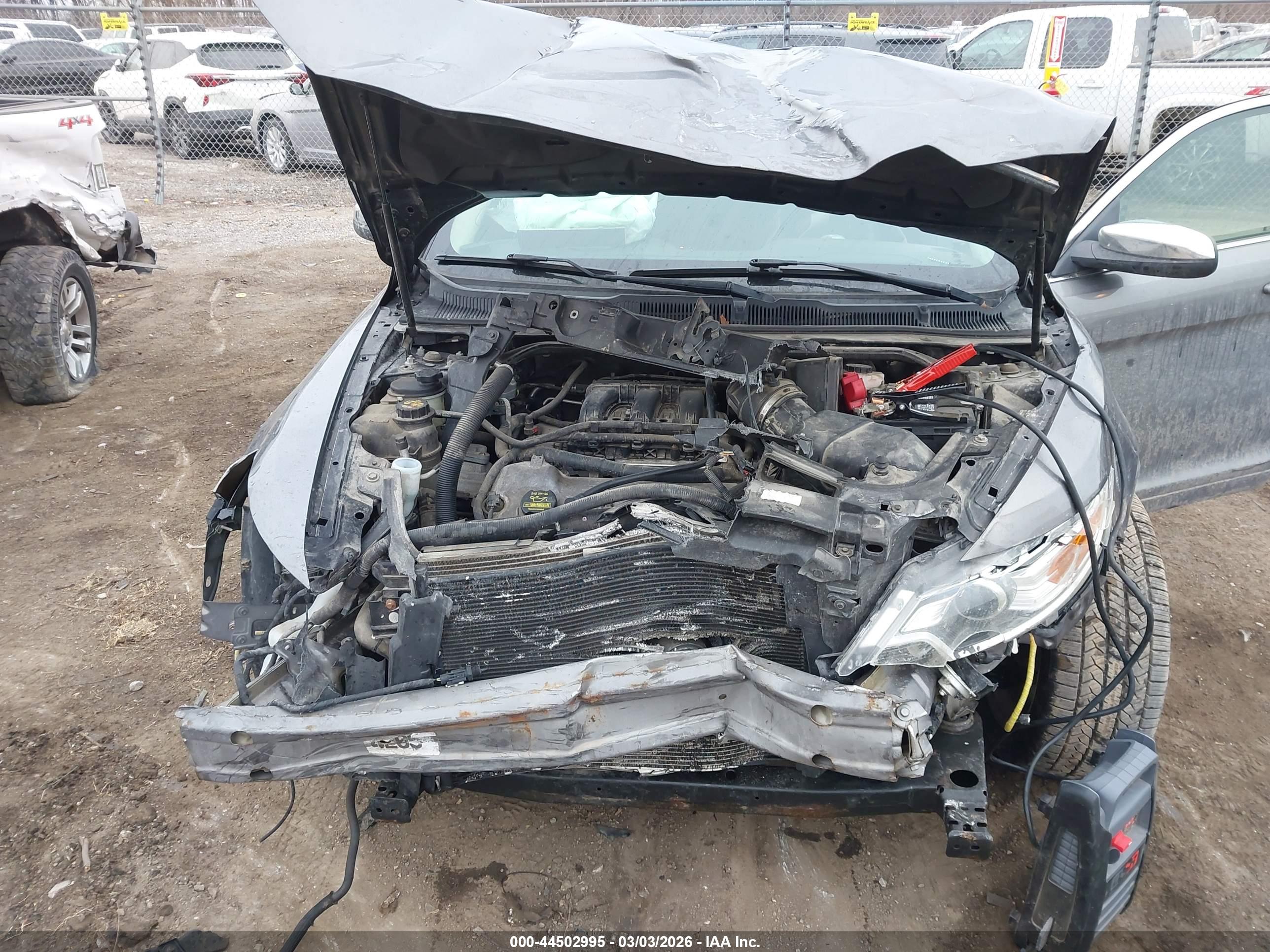 FORD TAURUS image 10