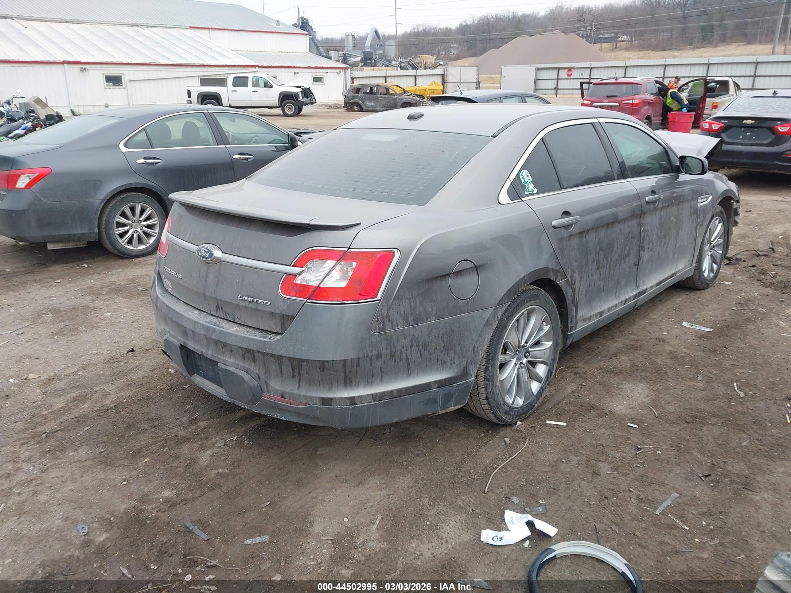 FORD TAURUS image 4