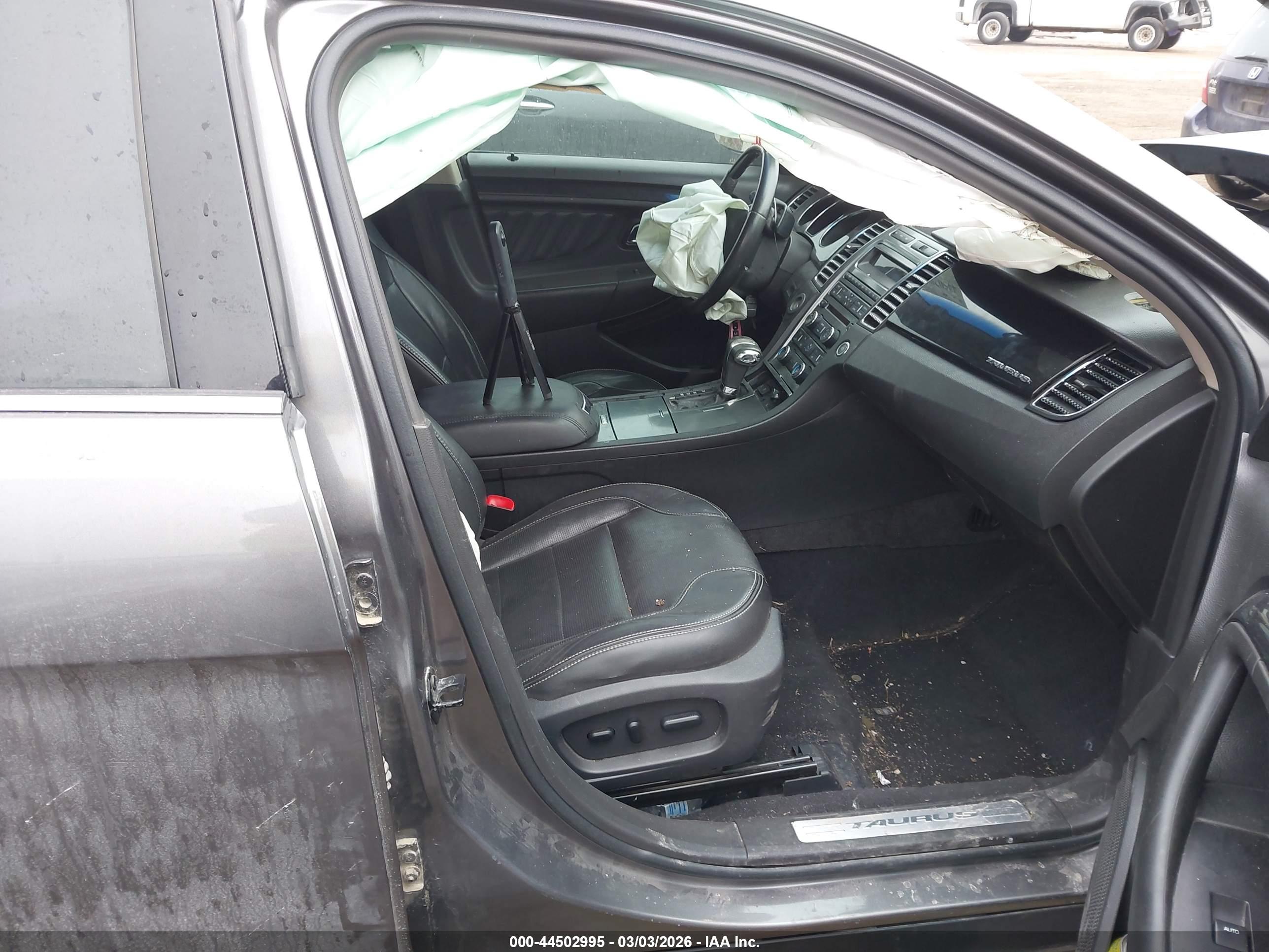 FORD TAURUS image 5