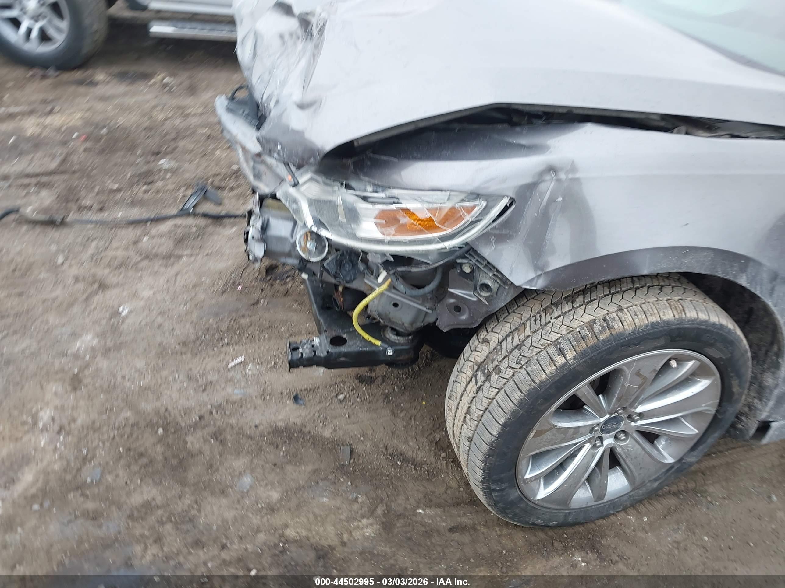 FORD TAURUS image 6