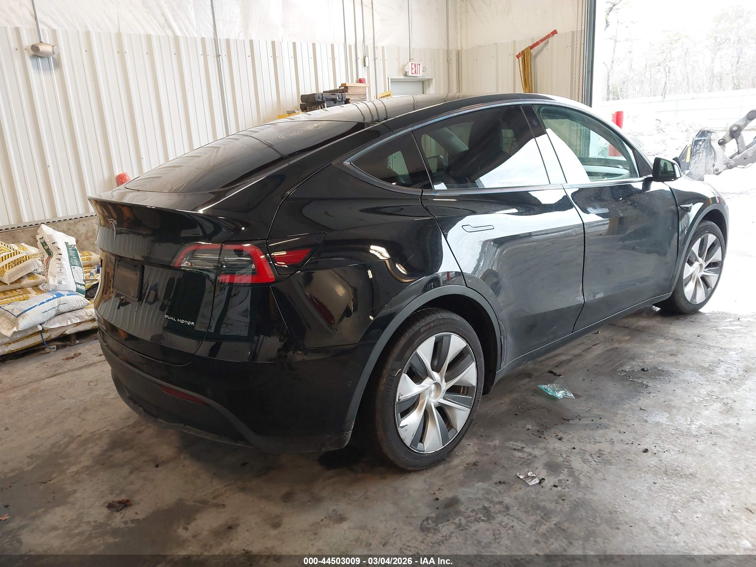TESLA MODEL image 4