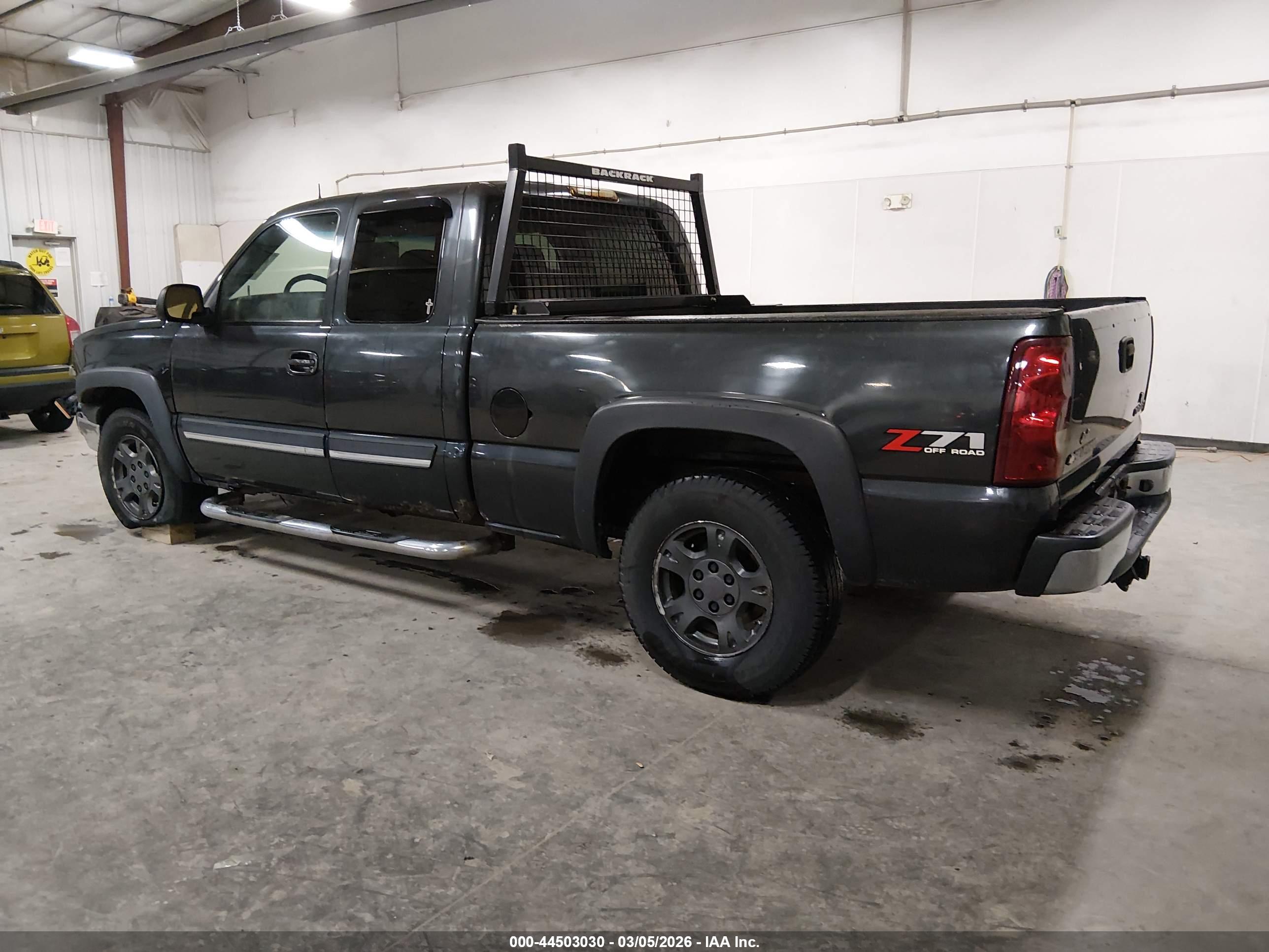 CHEVROLET SILVERADO image 3