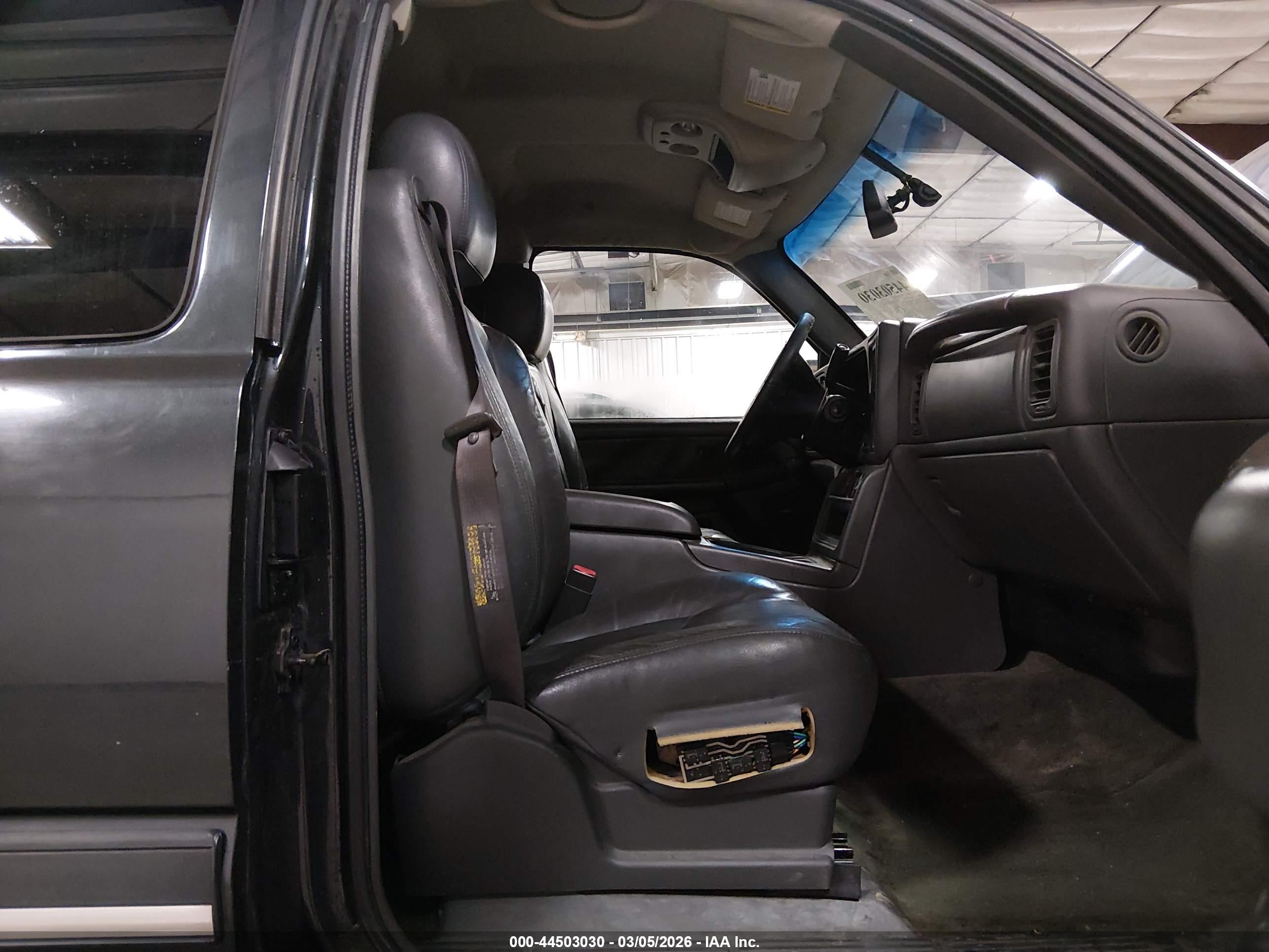 CHEVROLET SILVERADO image 5