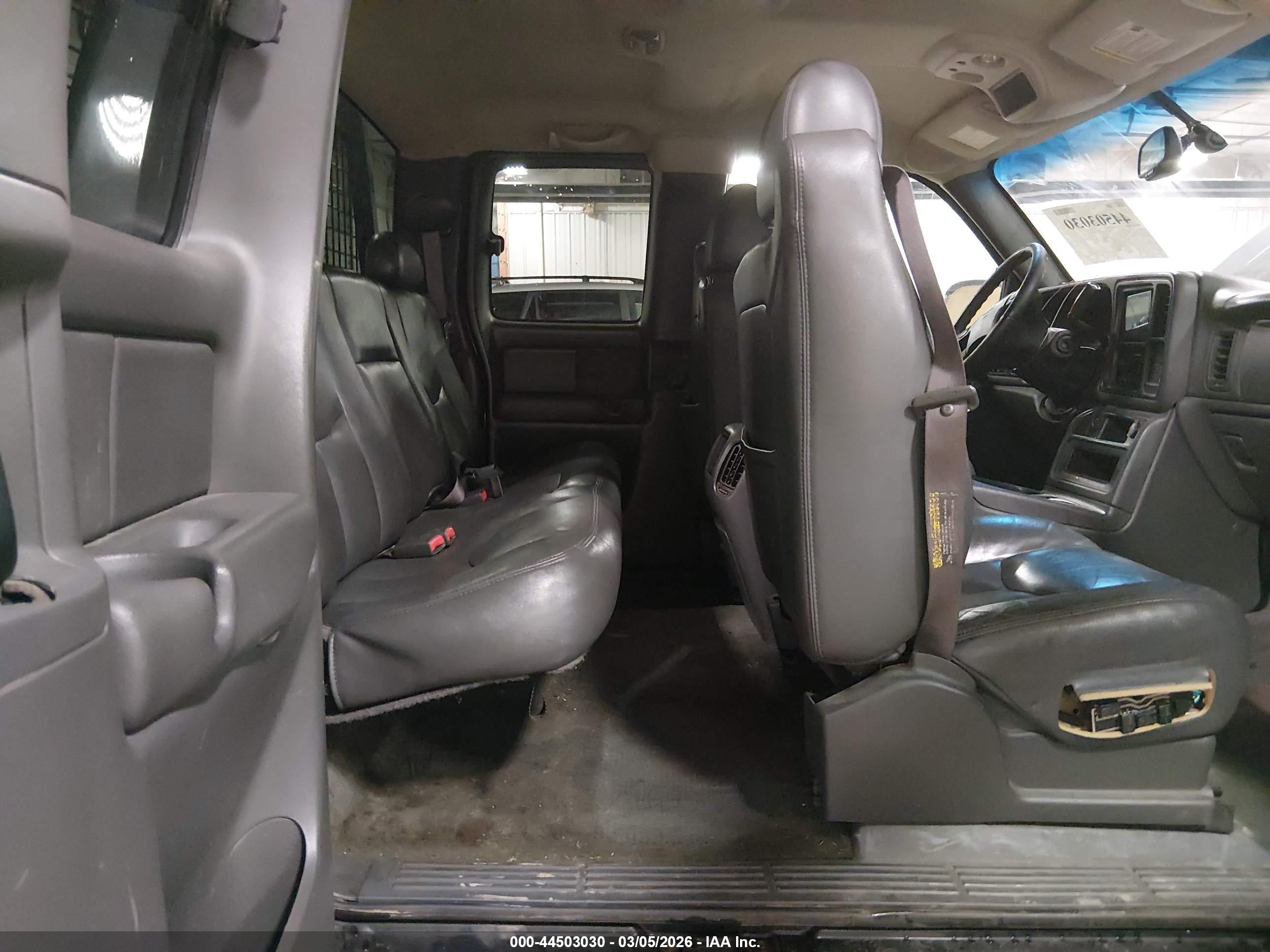 CHEVROLET SILVERADO image 8