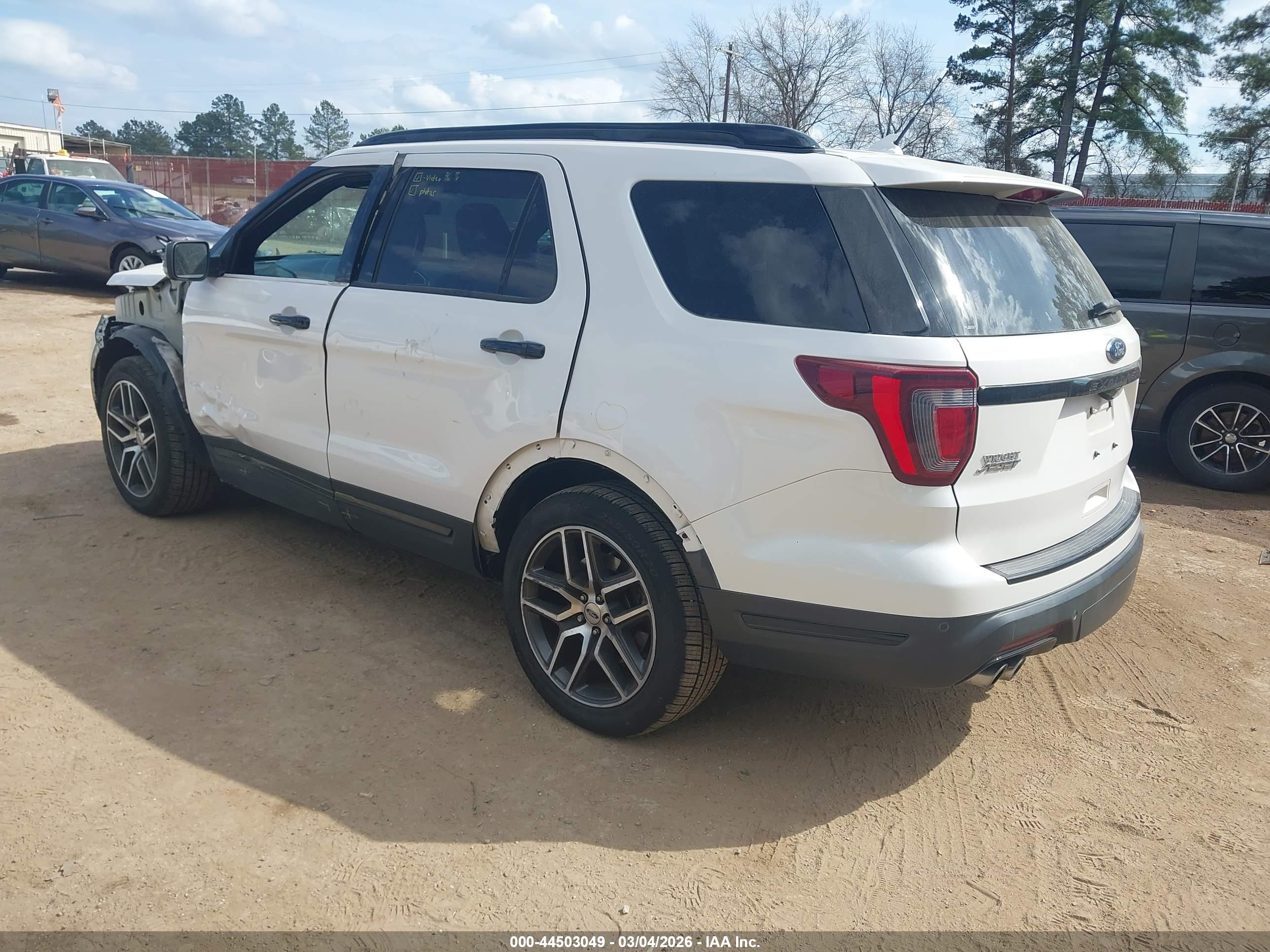 FORD EXPLORER image 3