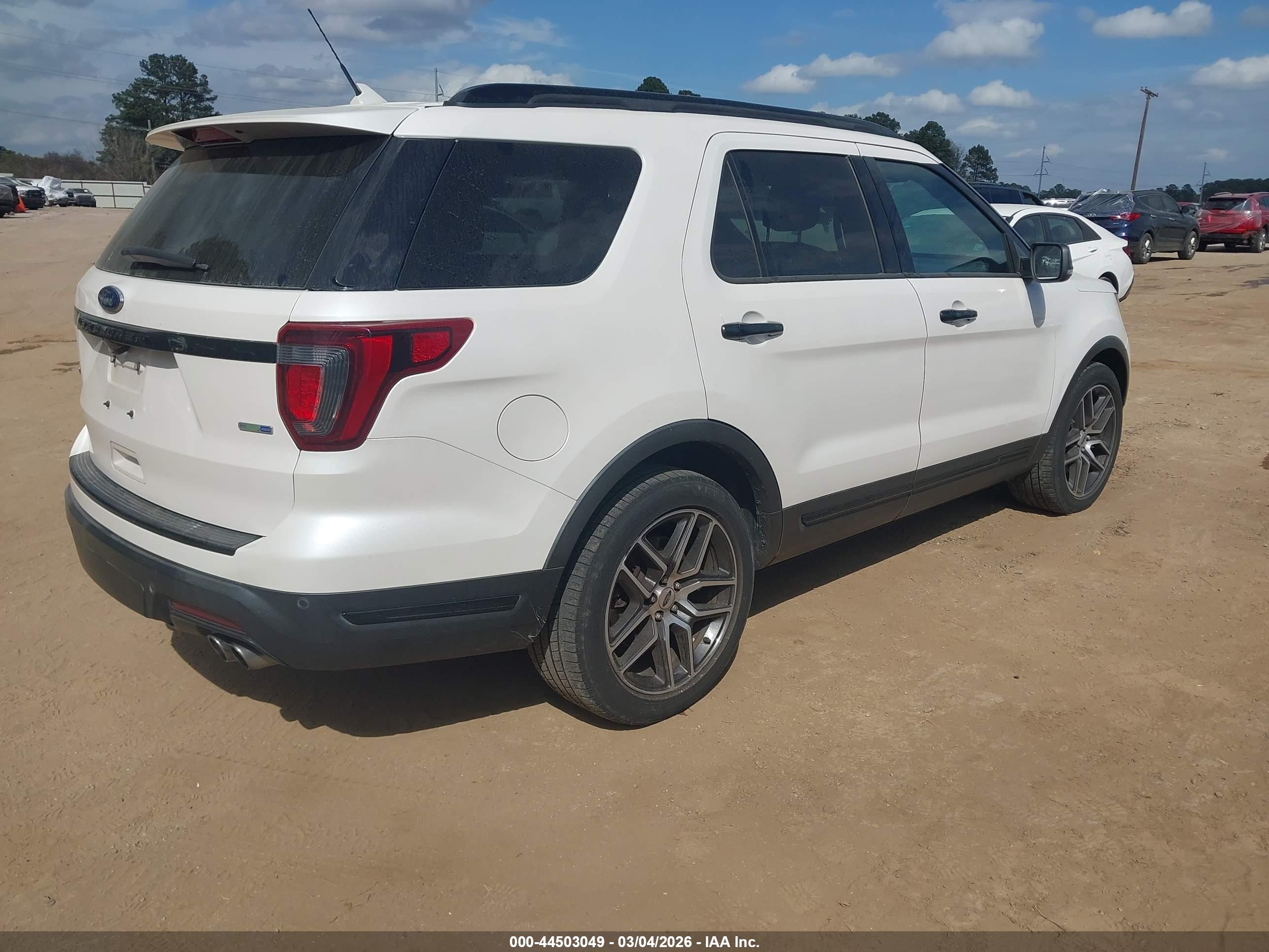 FORD EXPLORER image 4