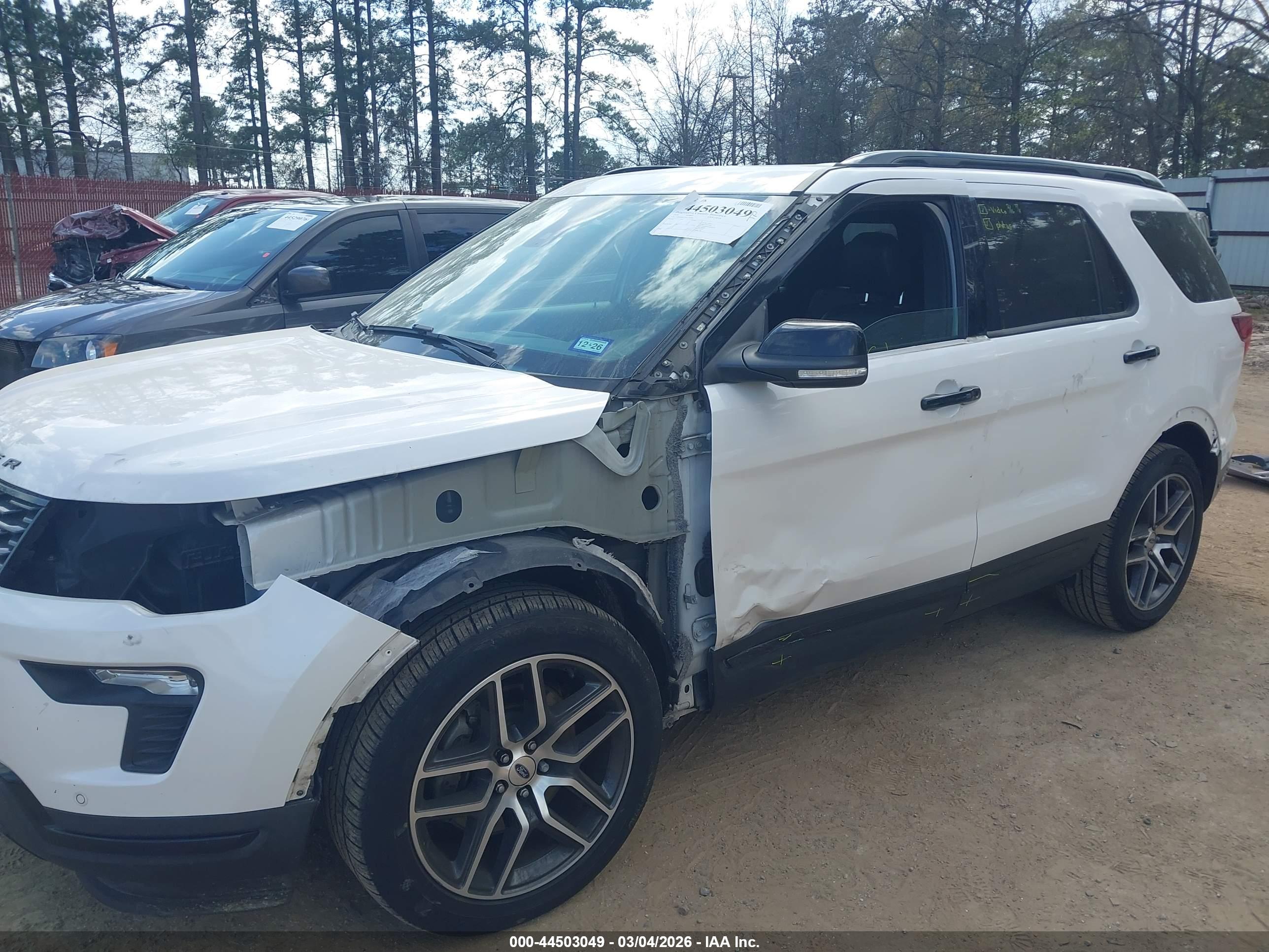 FORD EXPLORER image 6