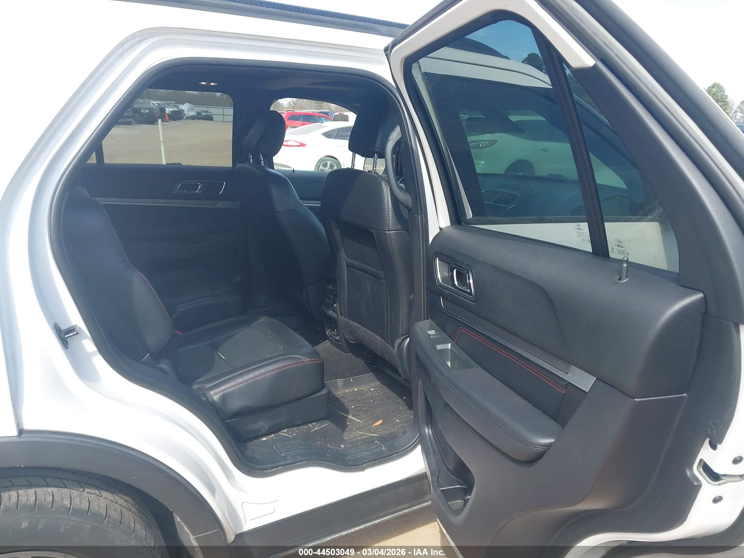 FORD EXPLORER image 8