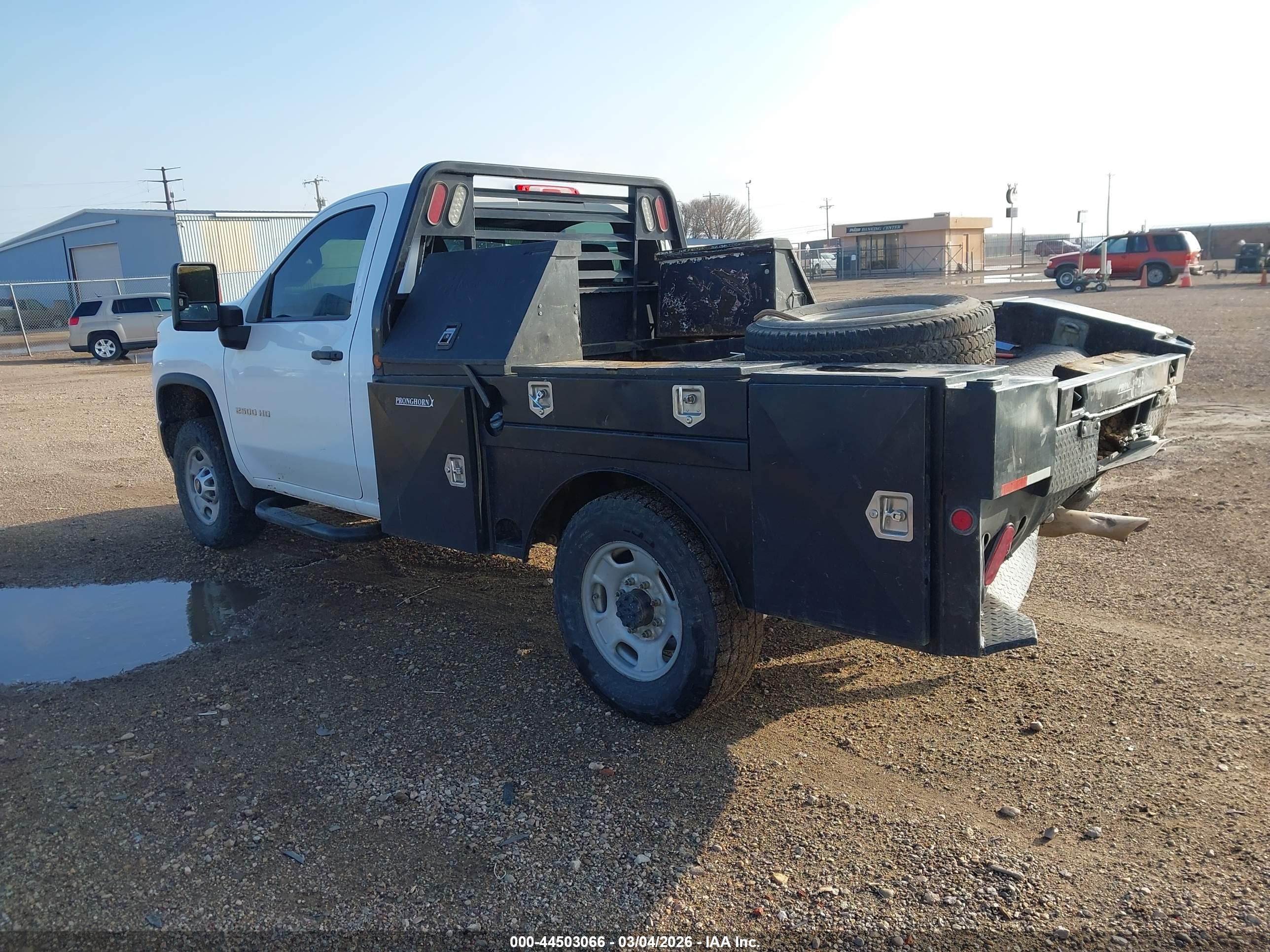 CHEVROLET SILVERADO image 3
