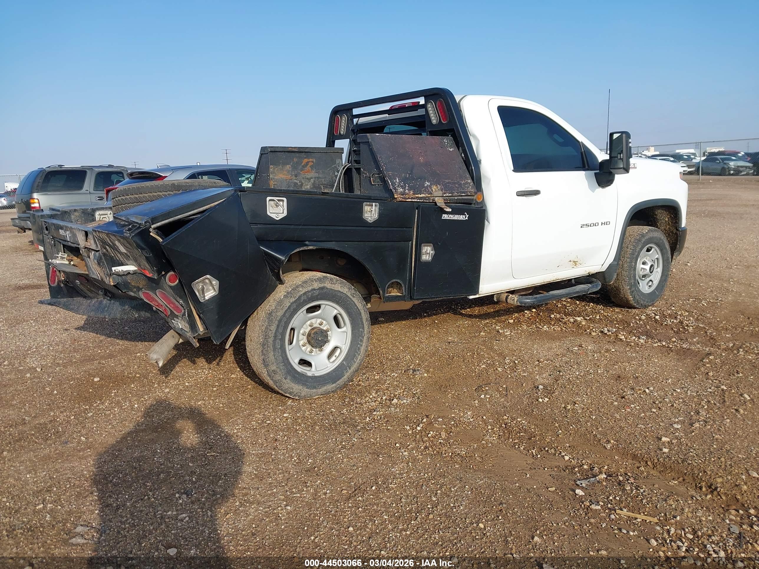 CHEVROLET SILVERADO image 4