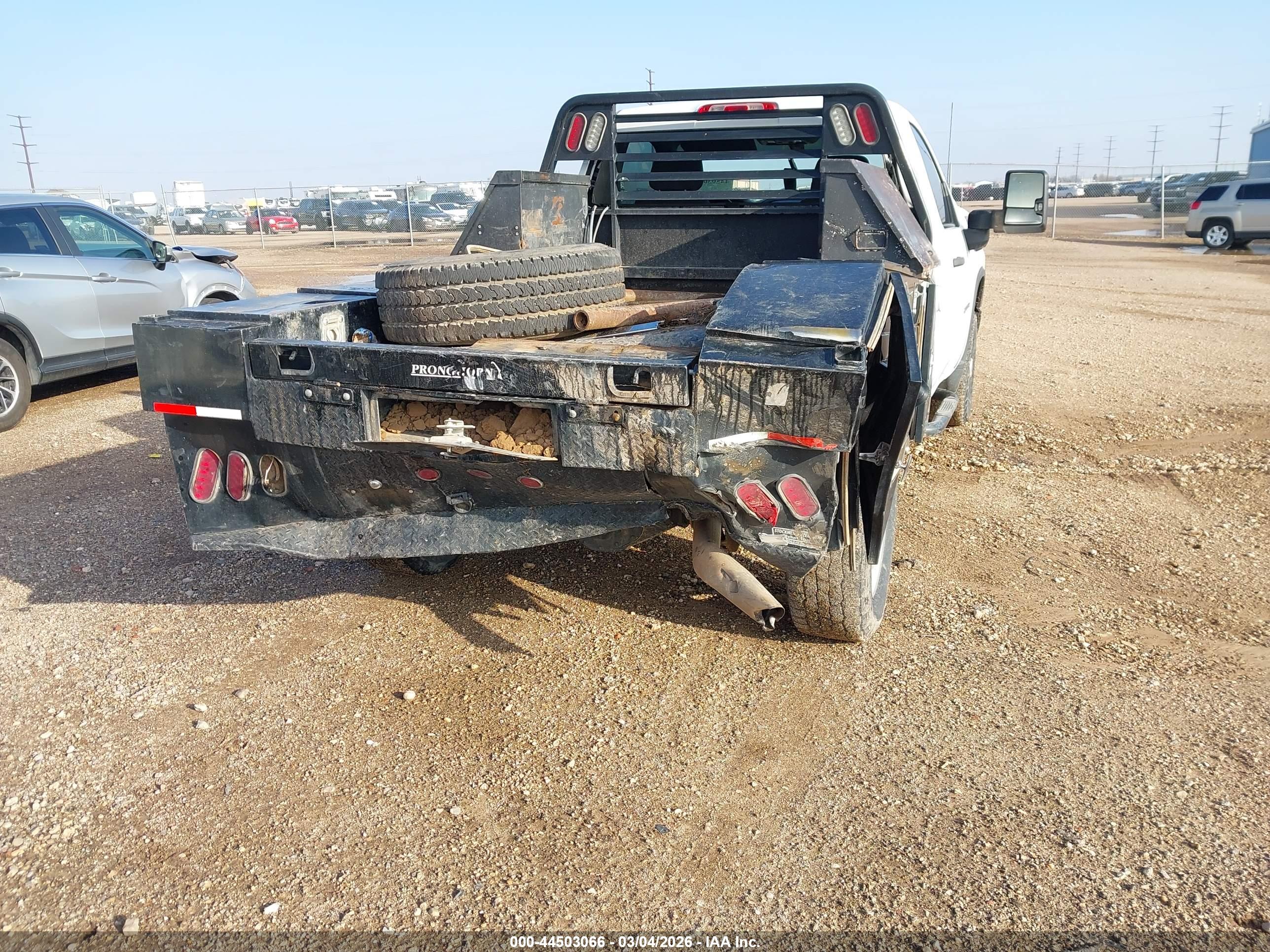 CHEVROLET SILVERADO image 6