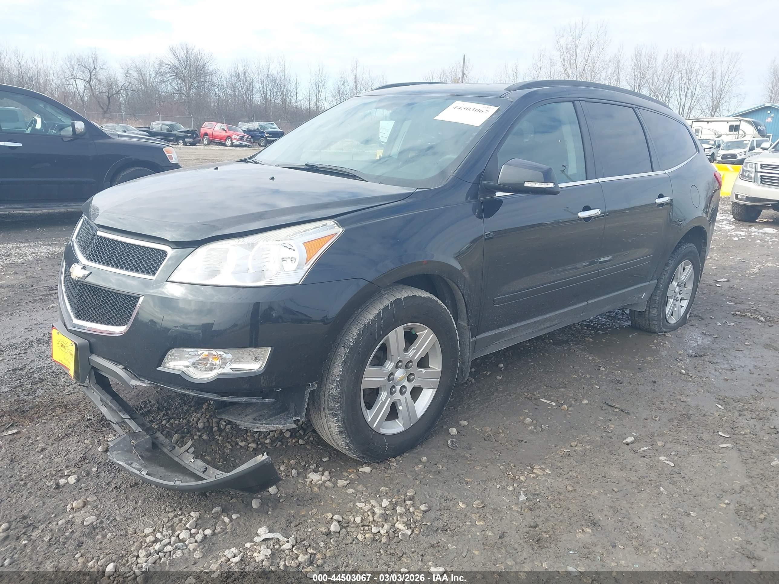 CHEVROLET TRAVERSE image 2