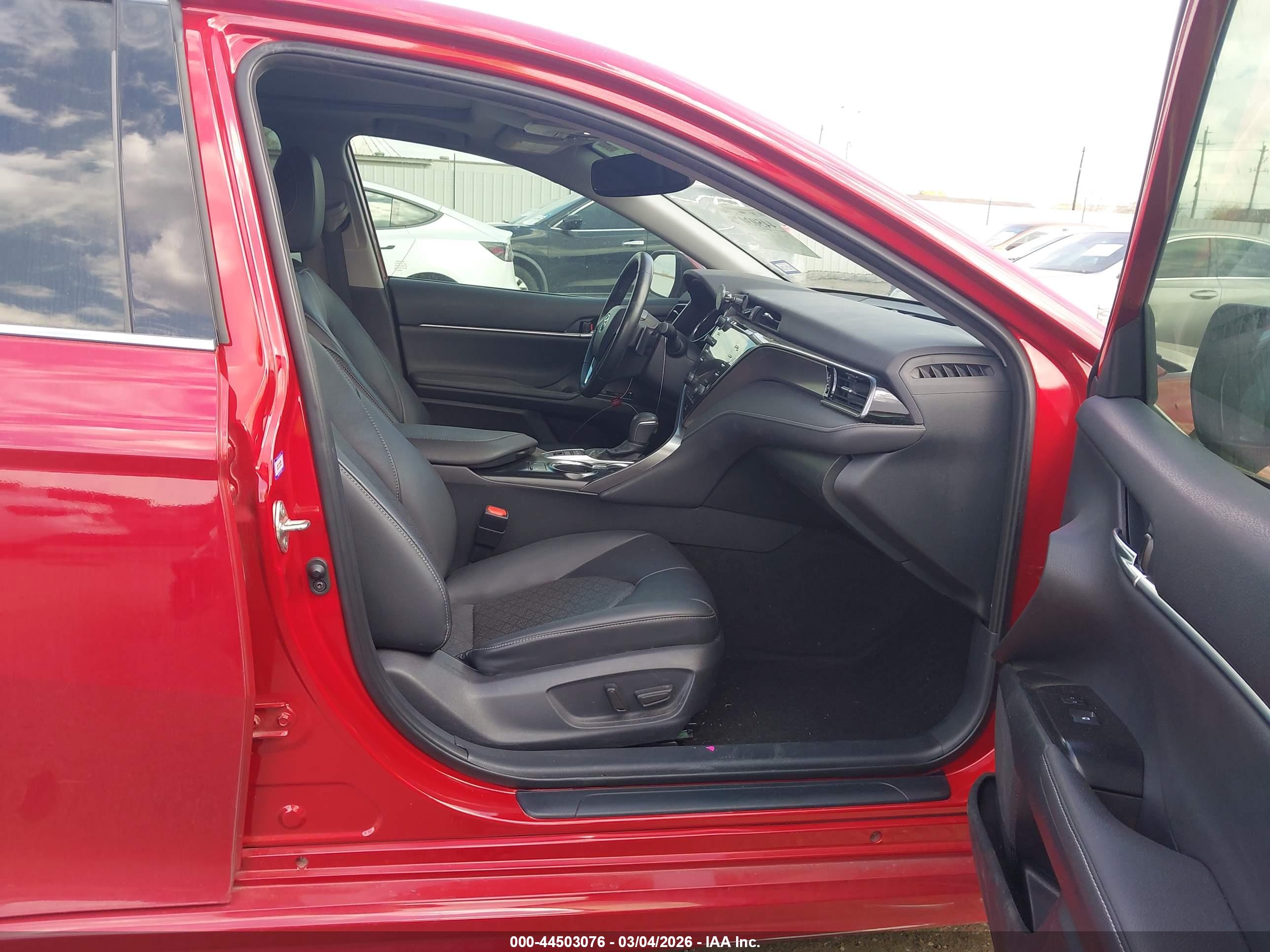 TOYOTA CAMRY image 5