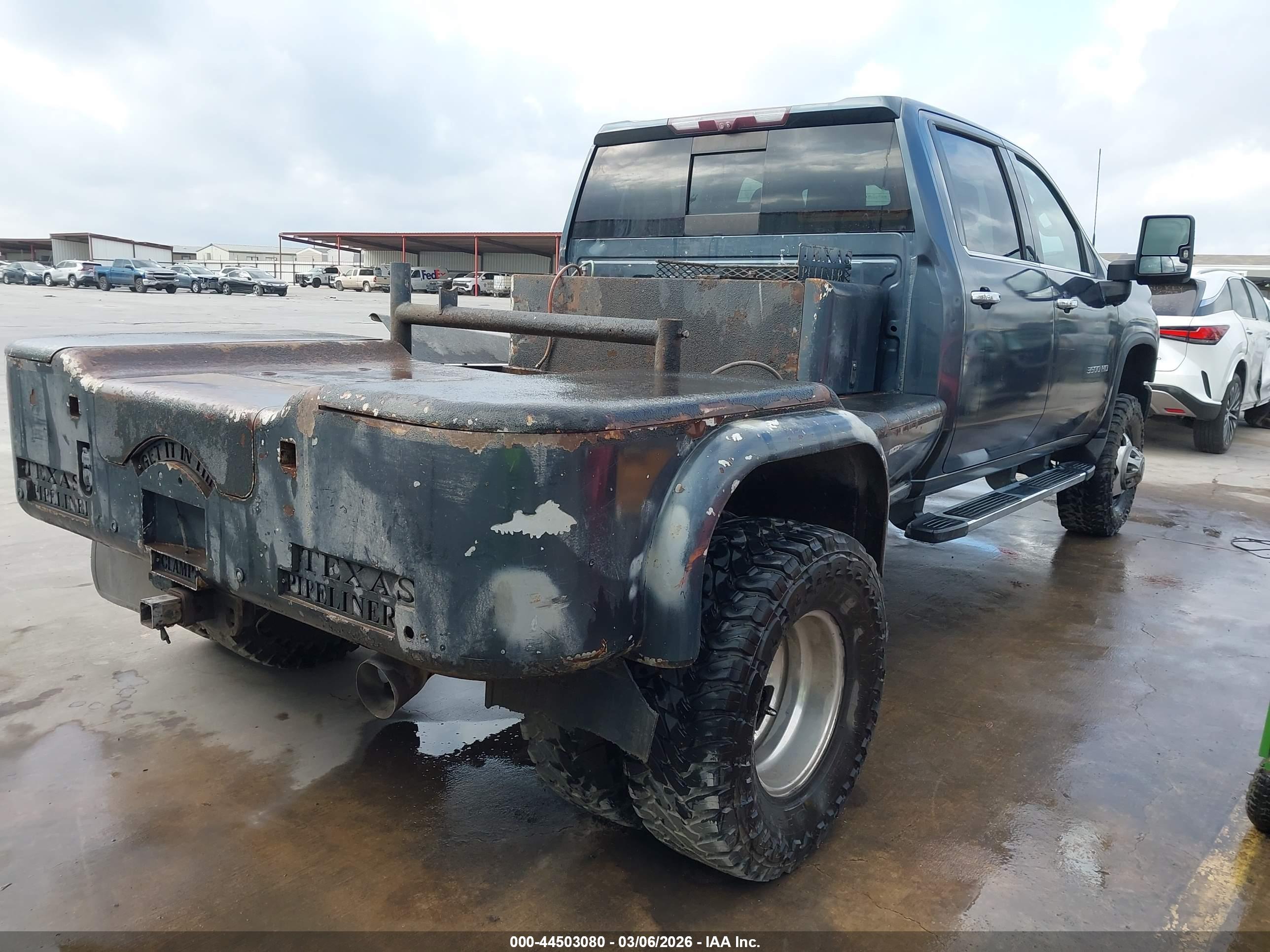 CHEVROLET SILVERADO image 4