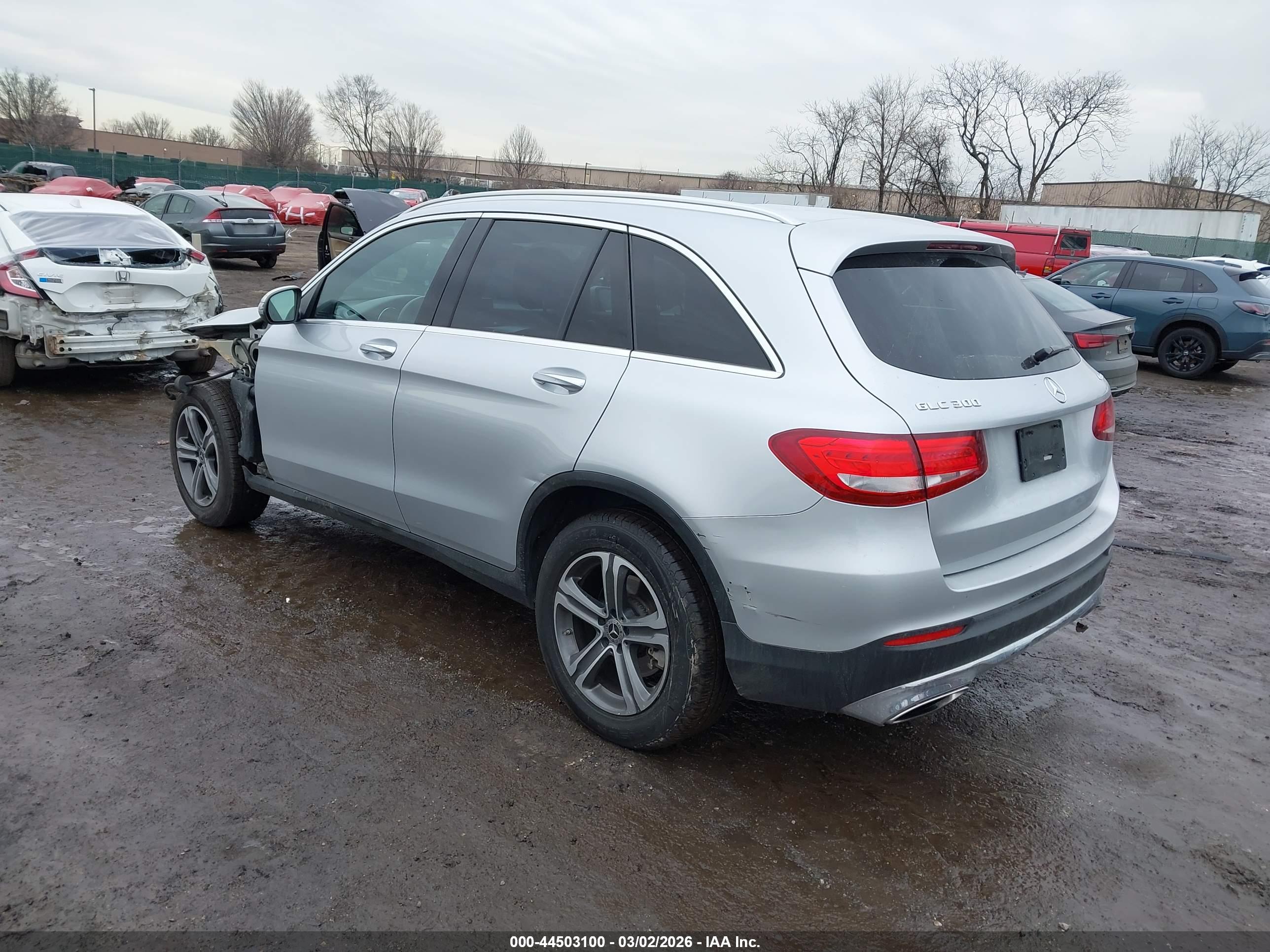 MERCEDES-BENZ GLC image 3