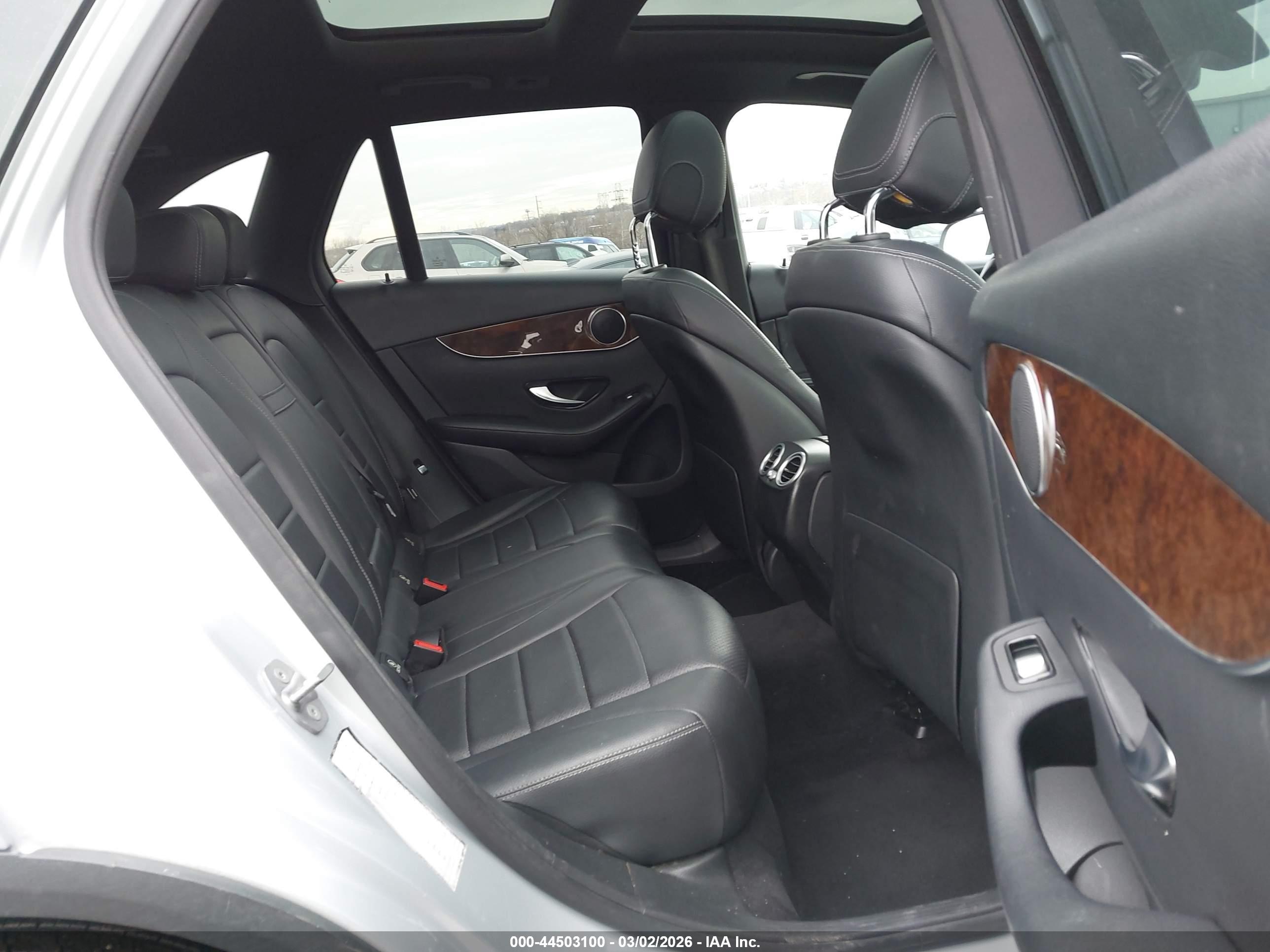 MERCEDES-BENZ GLC image 8