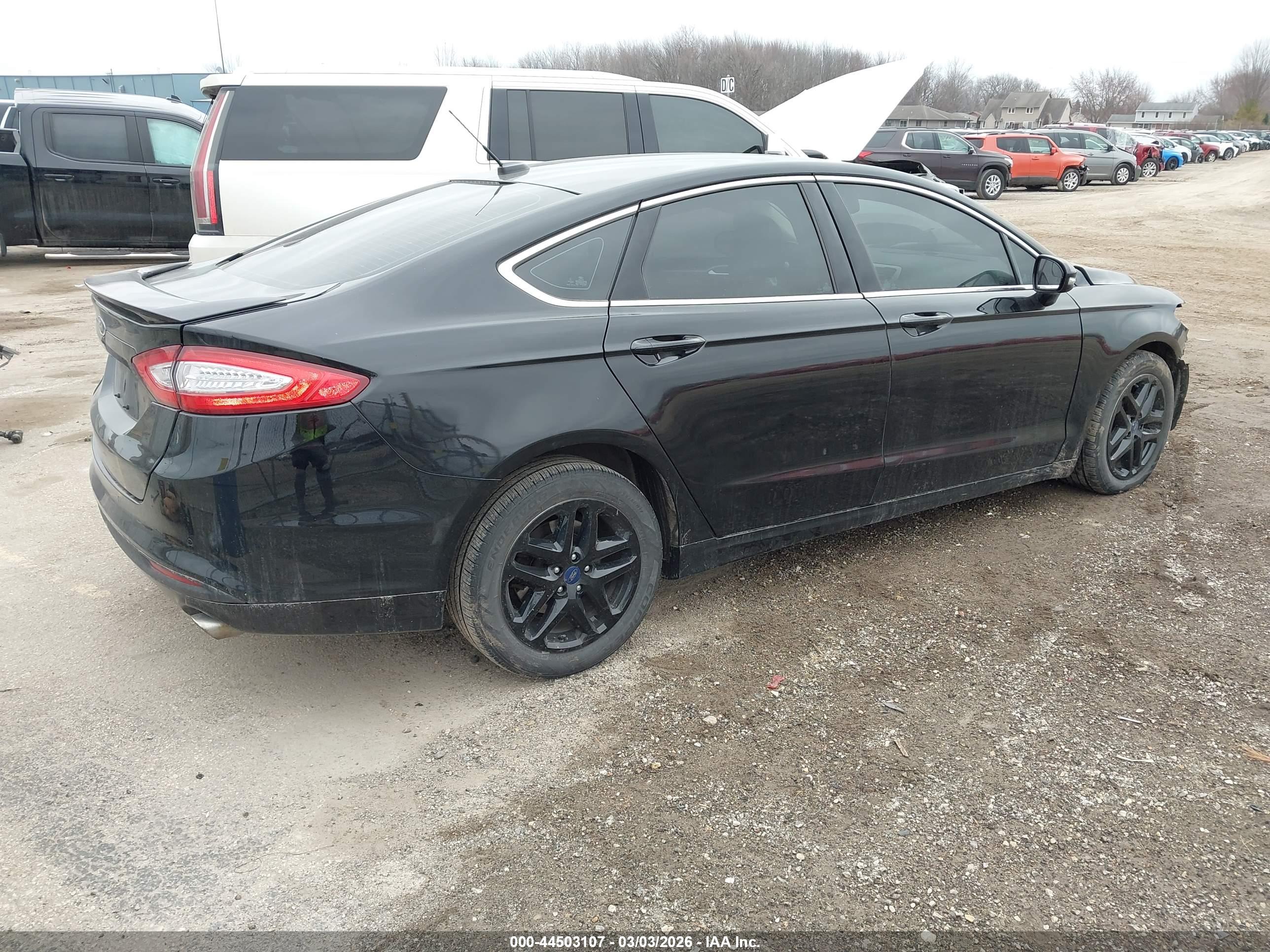 FORD FUSION image 4
