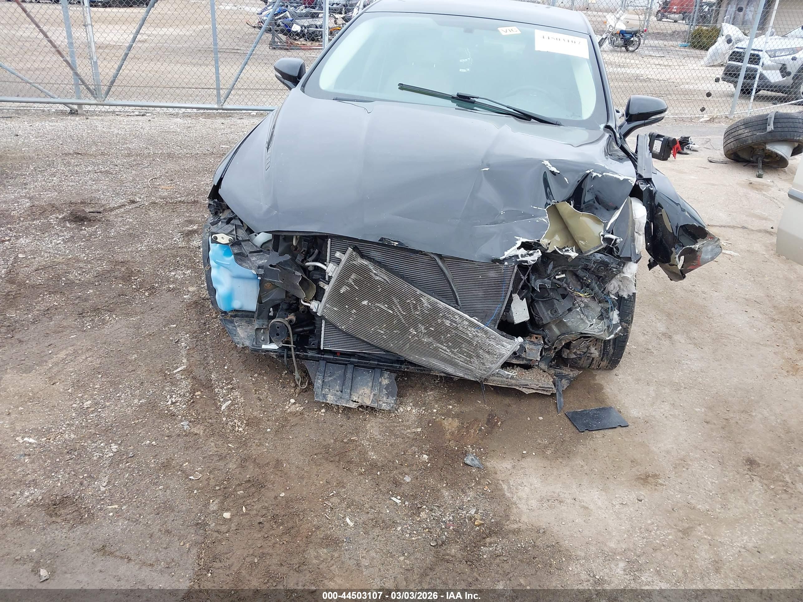 FORD FUSION image 6