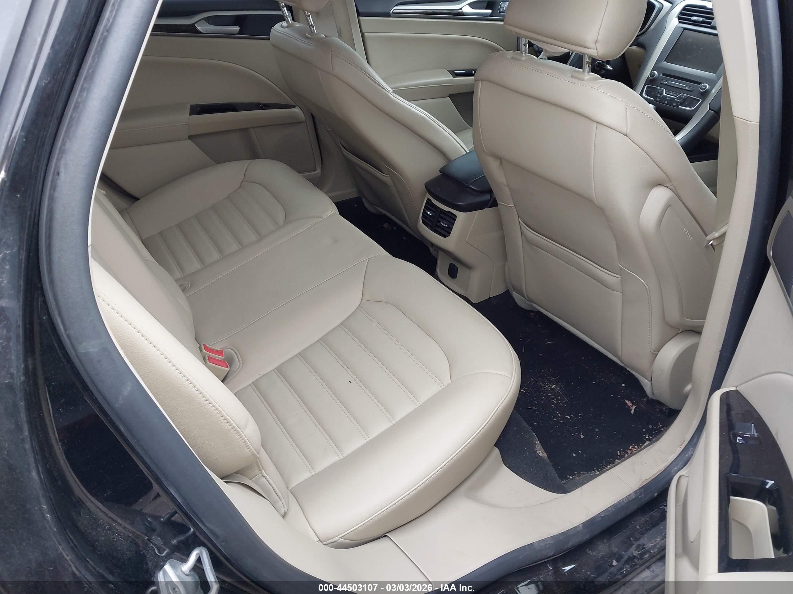 FORD FUSION image 8