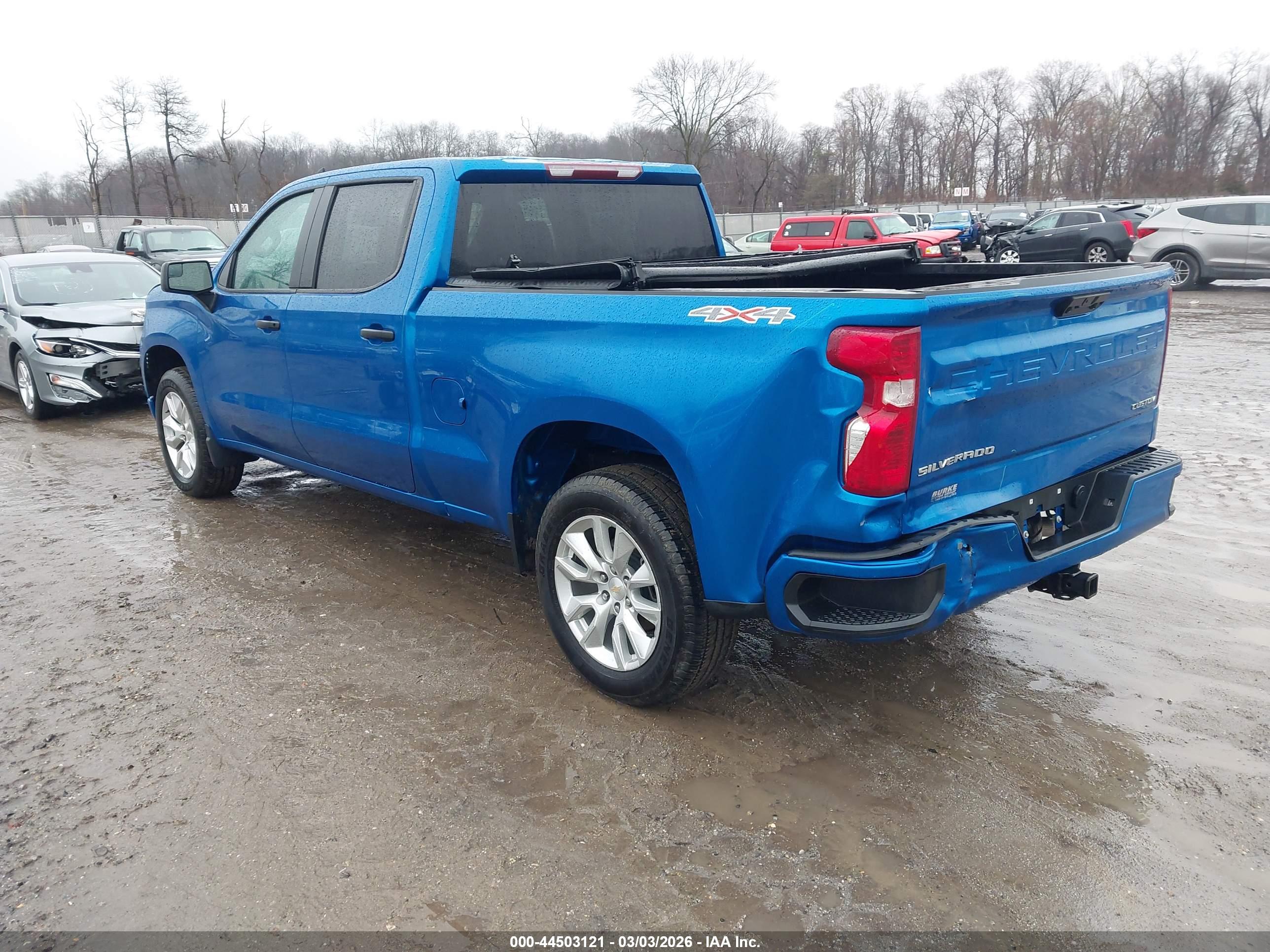 CHEVROLET SILVERADO image 3