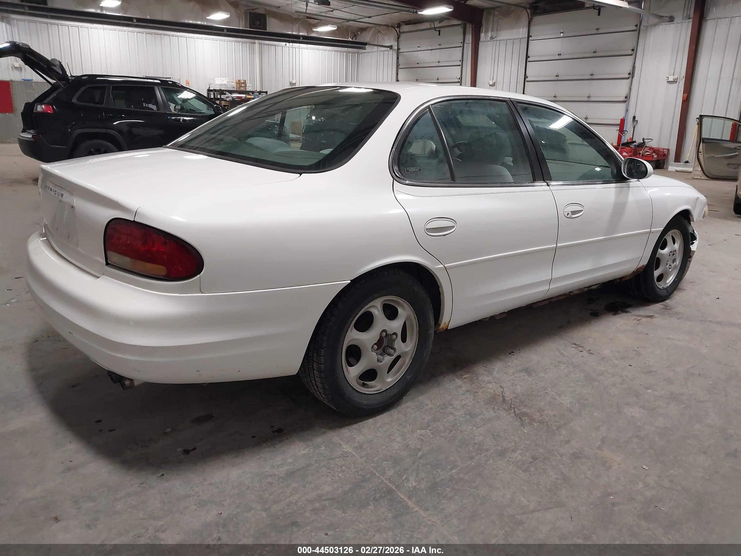 OLDSMOBILE INTRIGUE image 4