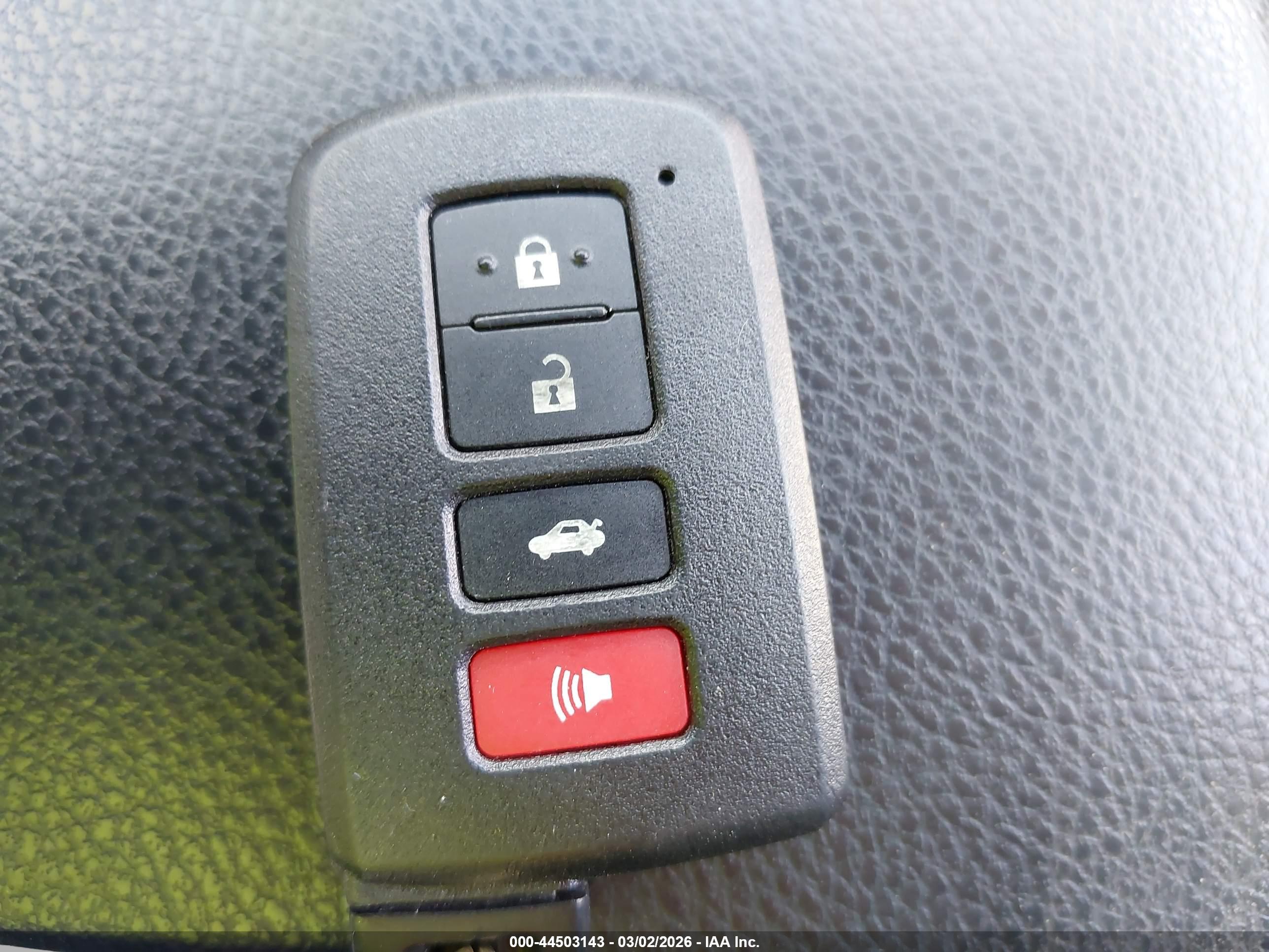 TOYOTA RAV4 image 11