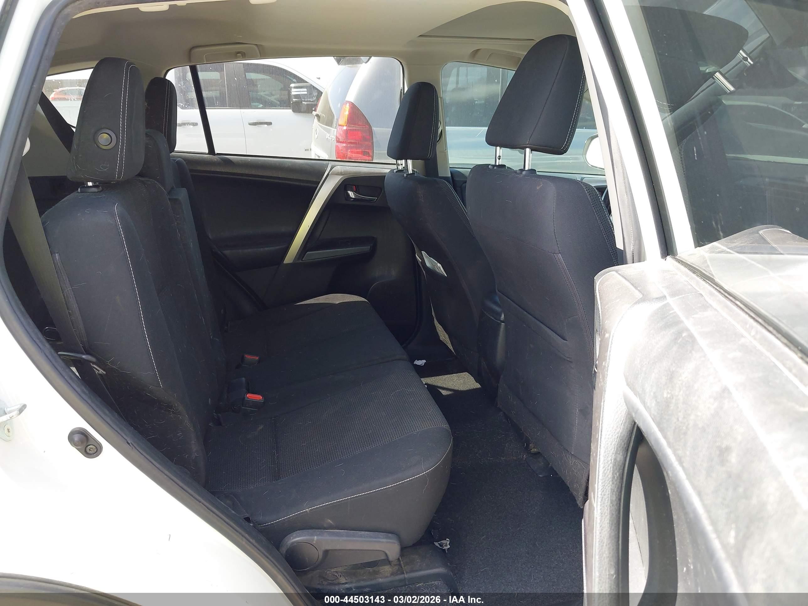 TOYOTA RAV4 image 8
