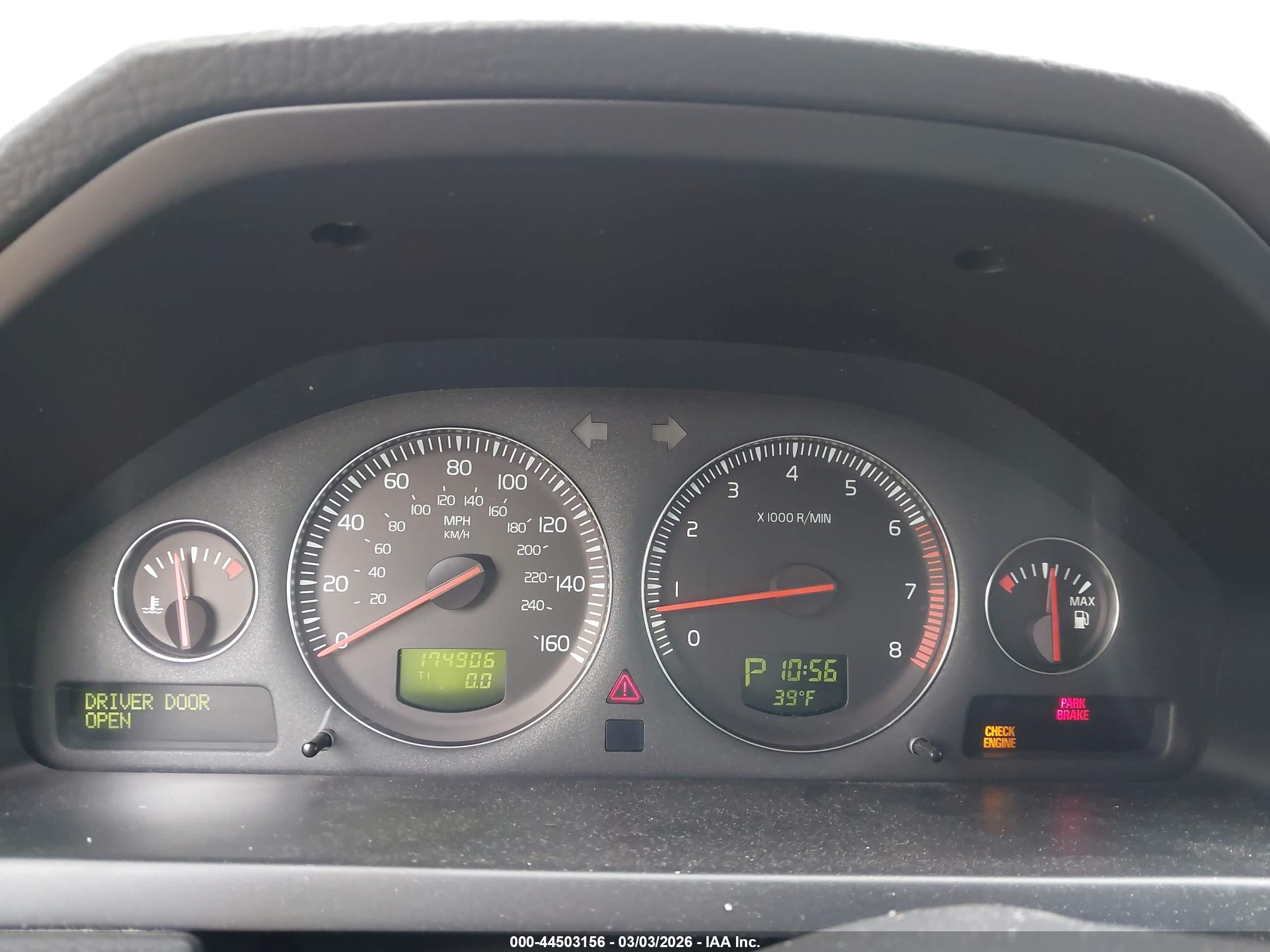 VOLVO XC90 image 7
