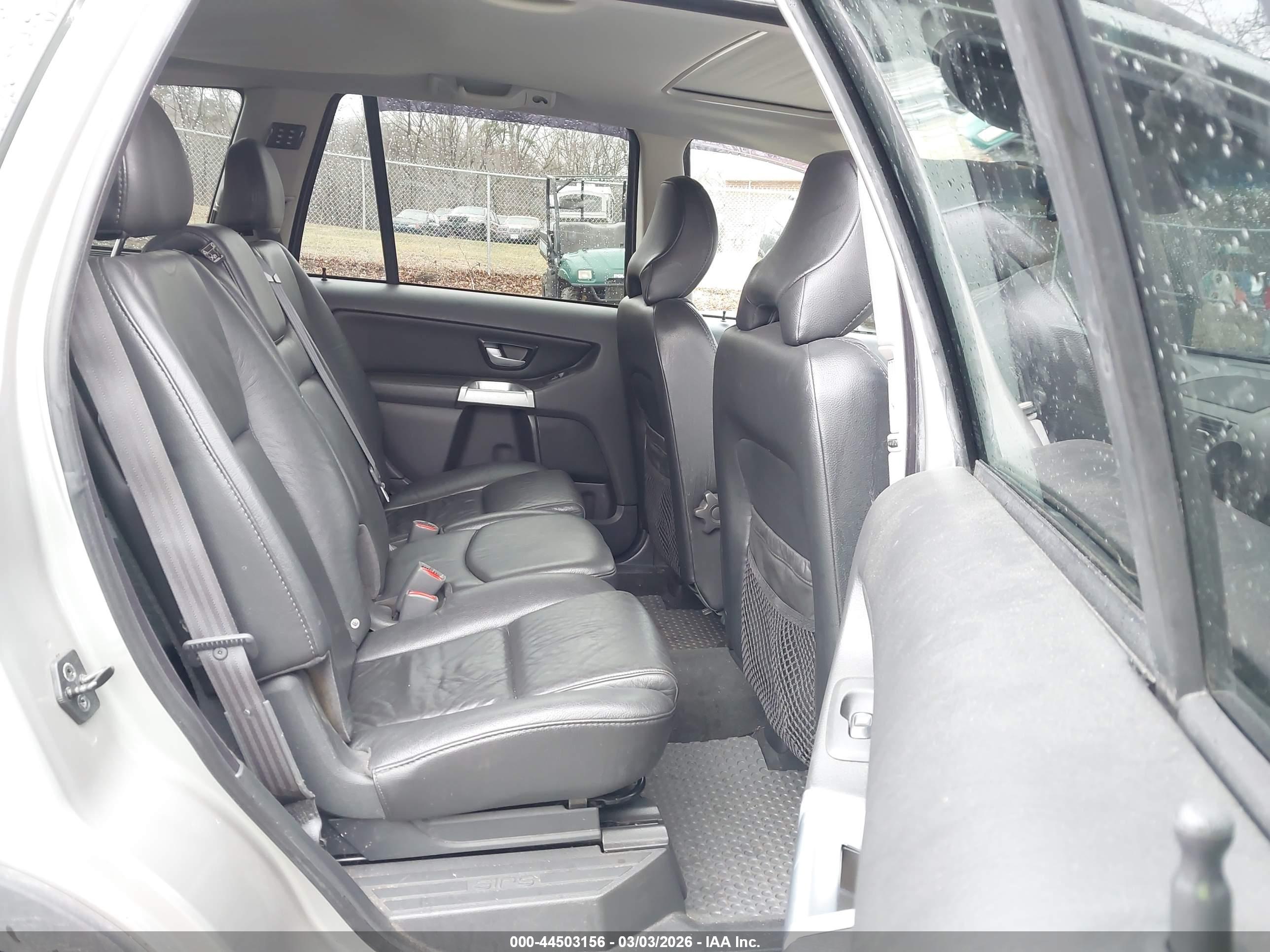 VOLVO XC90 image 8