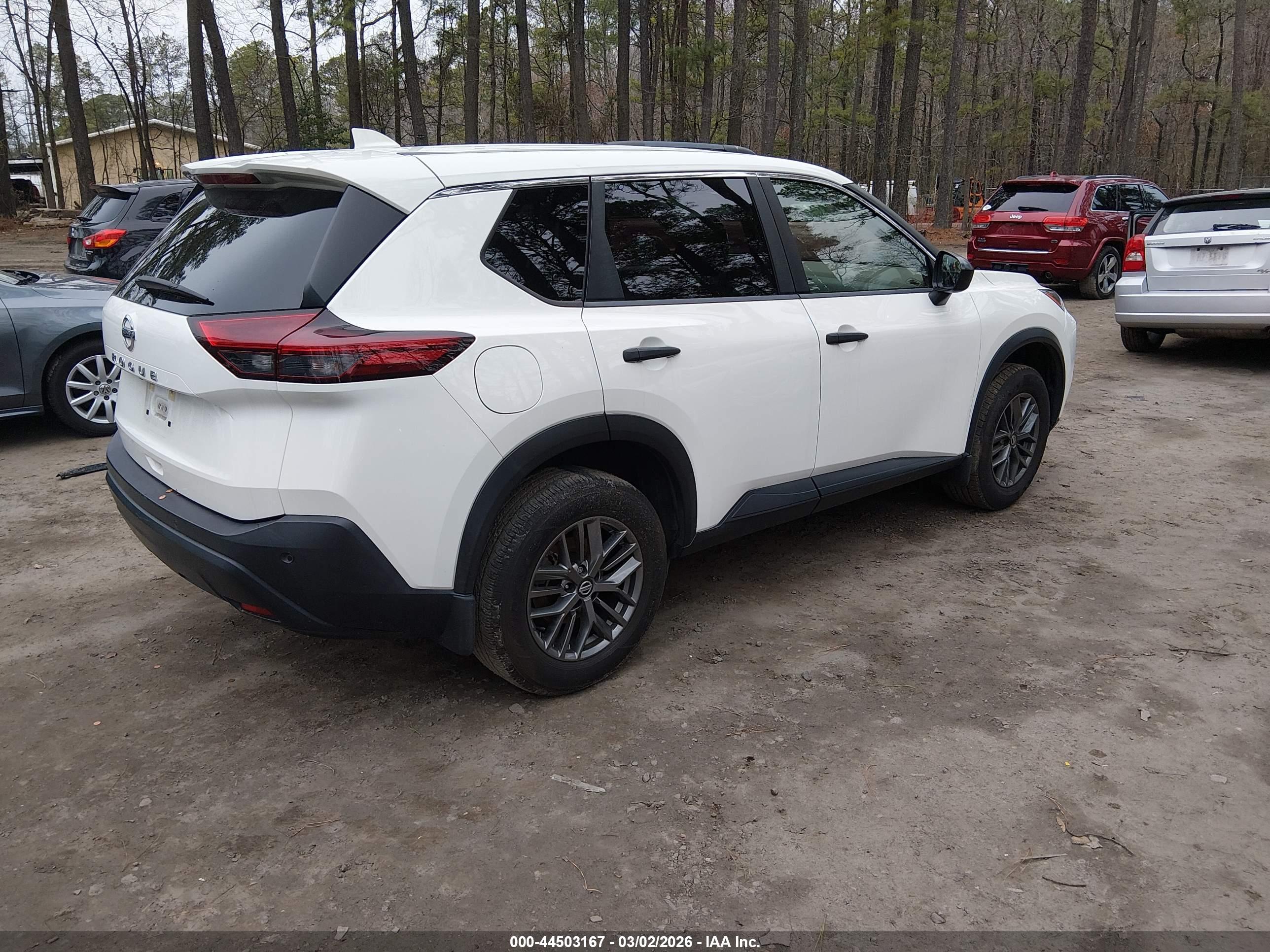NISSAN ROGUE image 4